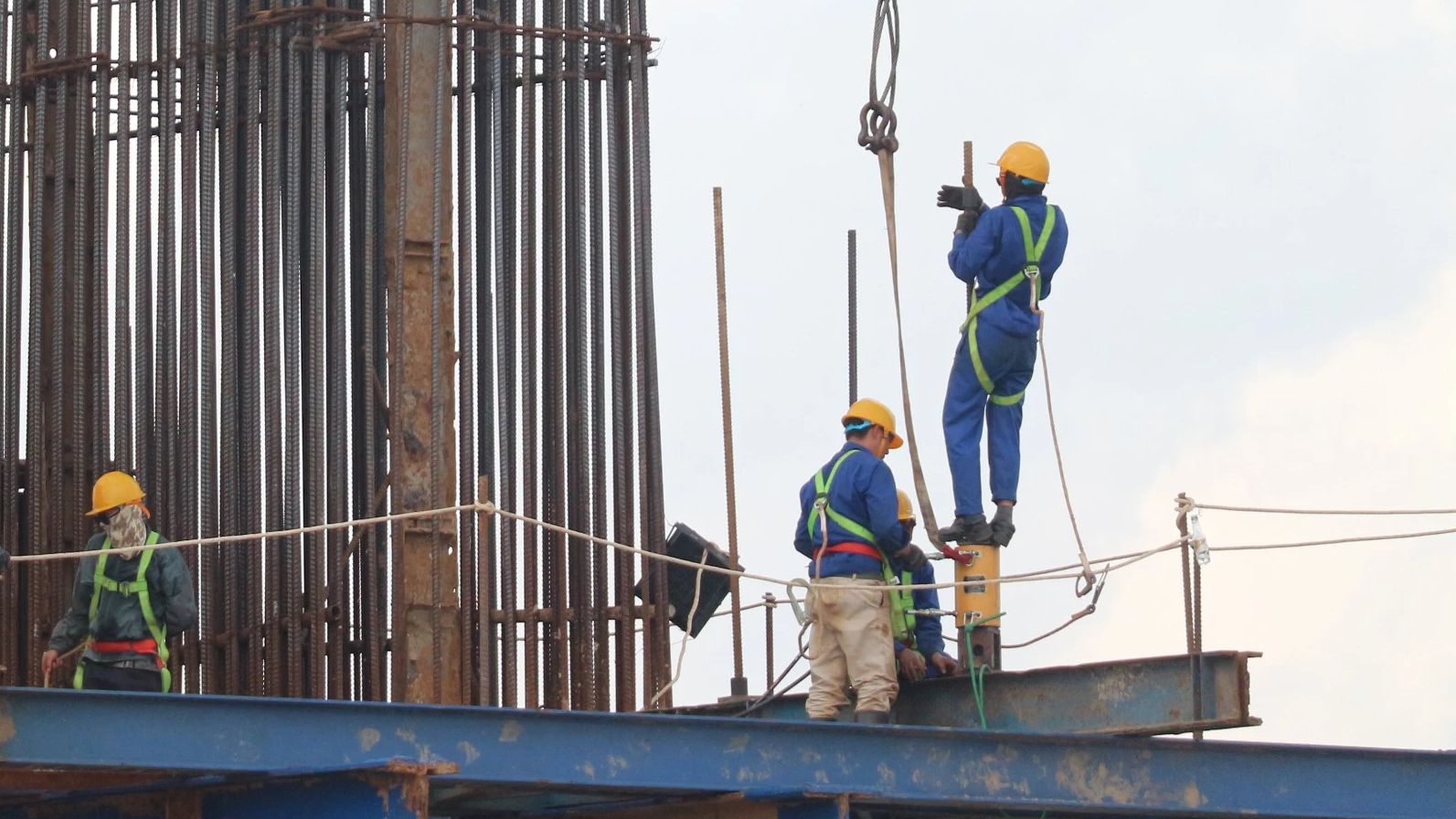 Đưa 14 mũi thi c&ocirc;ng, đẩy nhanh tiến độ cầu Đại Ng&atilde;i 2- Ảnh 1.