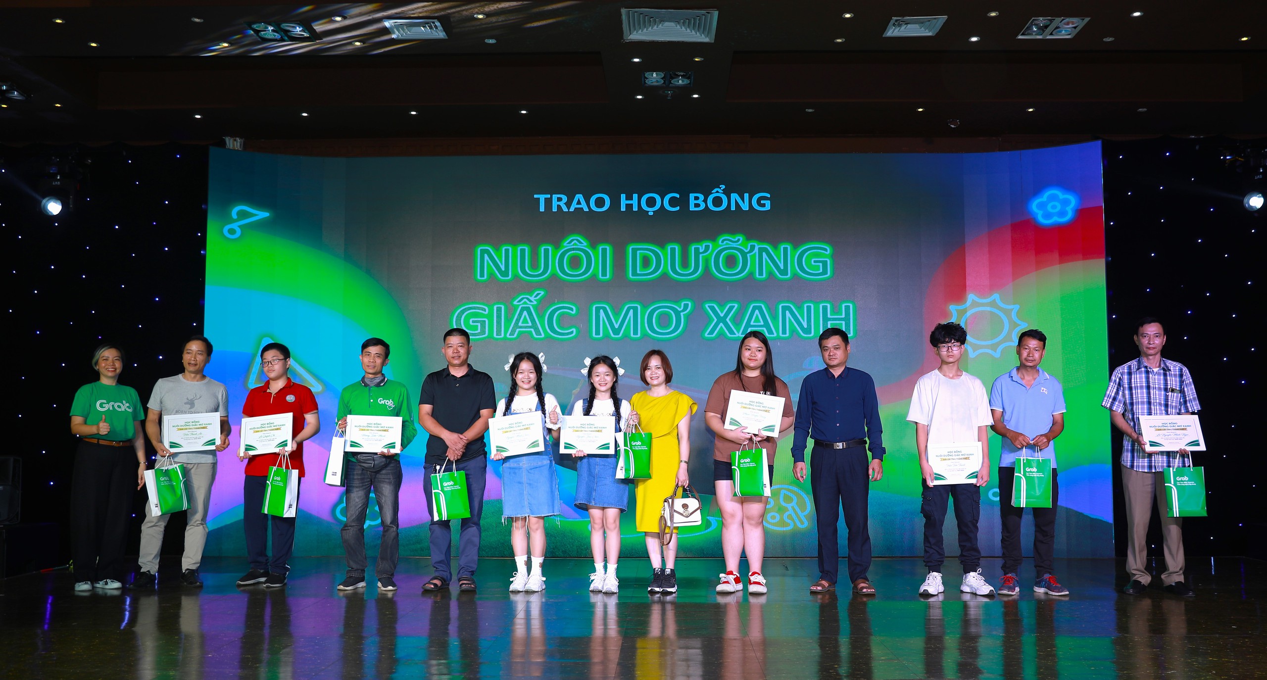 Grab tiếp tục triển khai chuỗi sự kiện &ldquo;C&ugrave;ng Grab ươm xanh&rdquo; dịp Quốc tế Thiếu nhi- Ảnh 1.