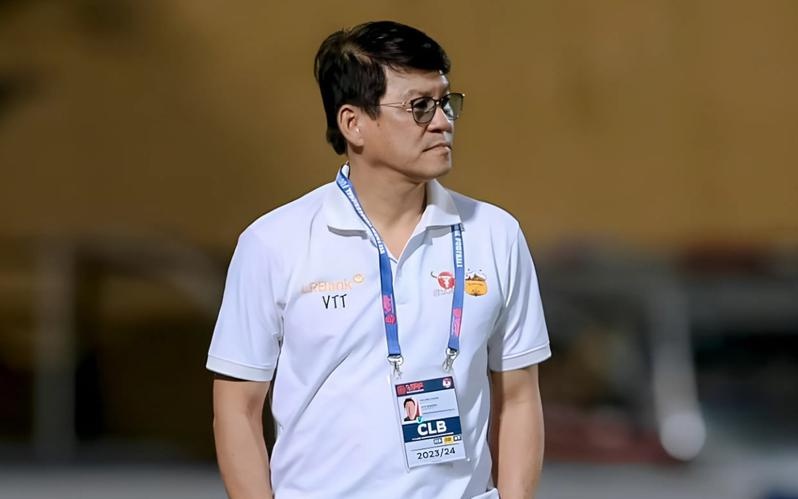 Đại gia V-League vung tiền "tấn" chiêu mộ sao Việt kiều mới 20 tuổi?- Ảnh 1. HLV HAGL bị phạt nặng vì hành vi khó chấp nhận