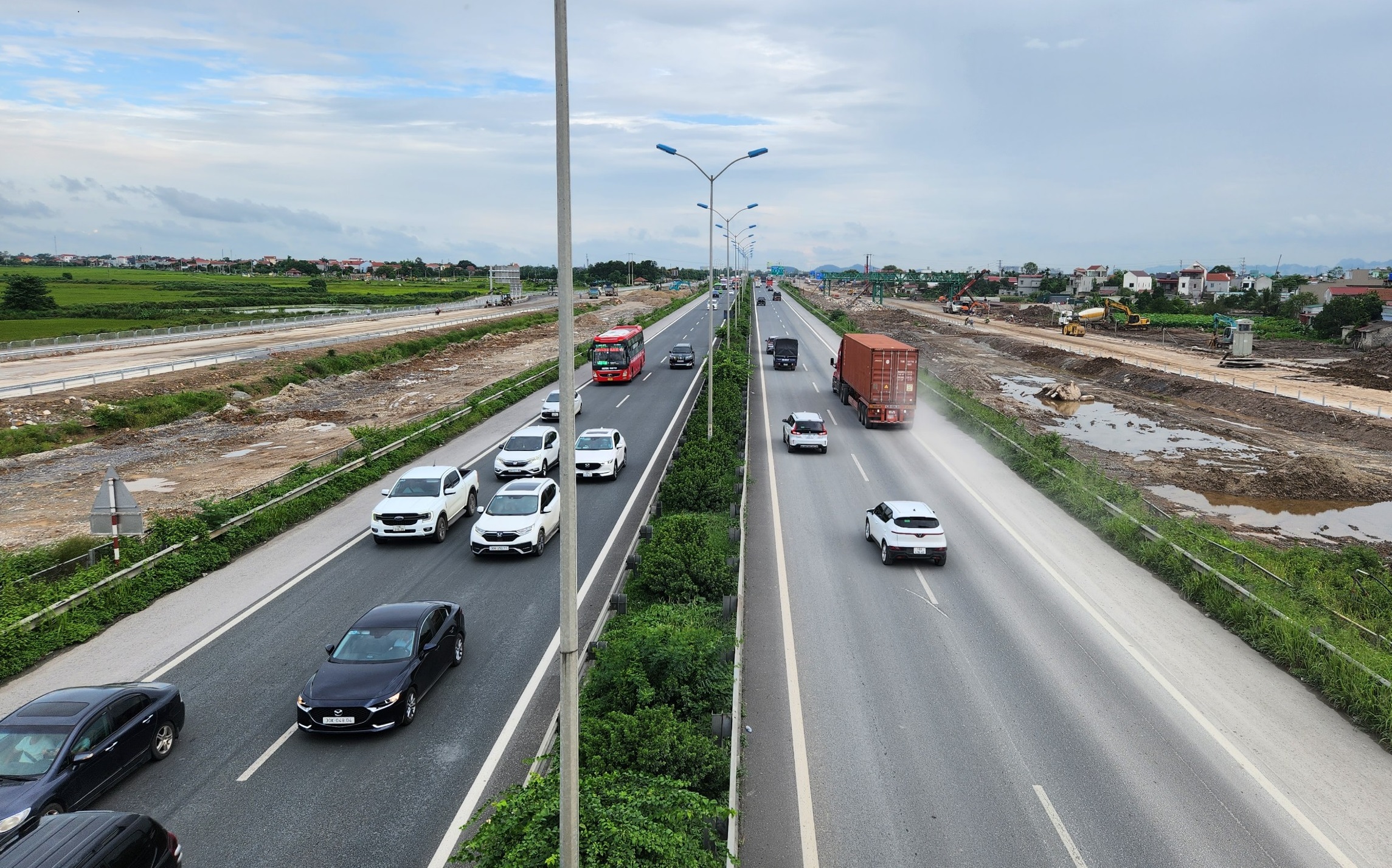 L&agrave;m ng&agrave;y, l&agrave;m đ&ecirc;m để r&uacute;t ngắn tiến độ thi c&ocirc;ng n&uacute;t giao cao tốc đa tầng 1.400 tỷ đồng- Ảnh 15.