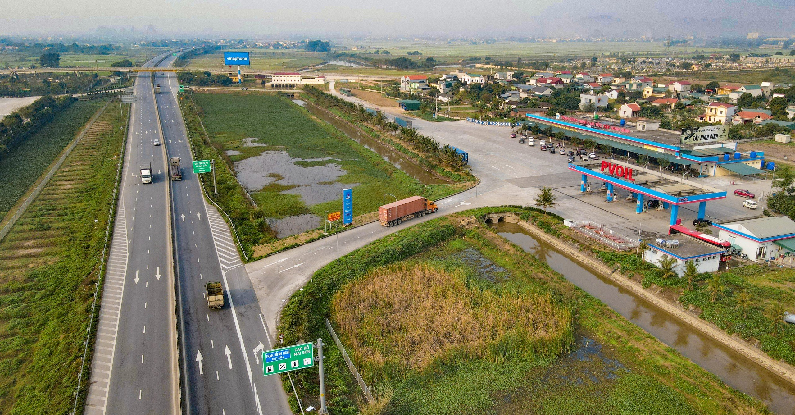 Trạm dừng nghỉ cao tốc th&agrave;nh điểm trung chuyển kh&aacute;ch được kh&ocirc;ng?- Ảnh 1.