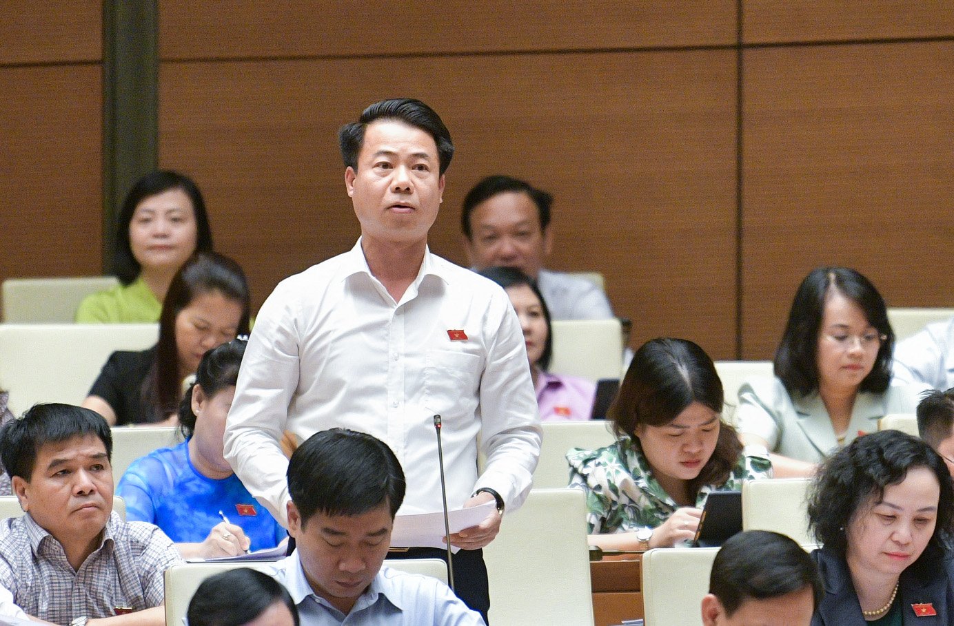 Đề xuất c&aacute;n bộ sai phạm tự khai b&aacute;o, trả tiền bất hợp ph&aacute;p sẽ được "kh&eacute;p hồ sơ"- Ảnh 2.