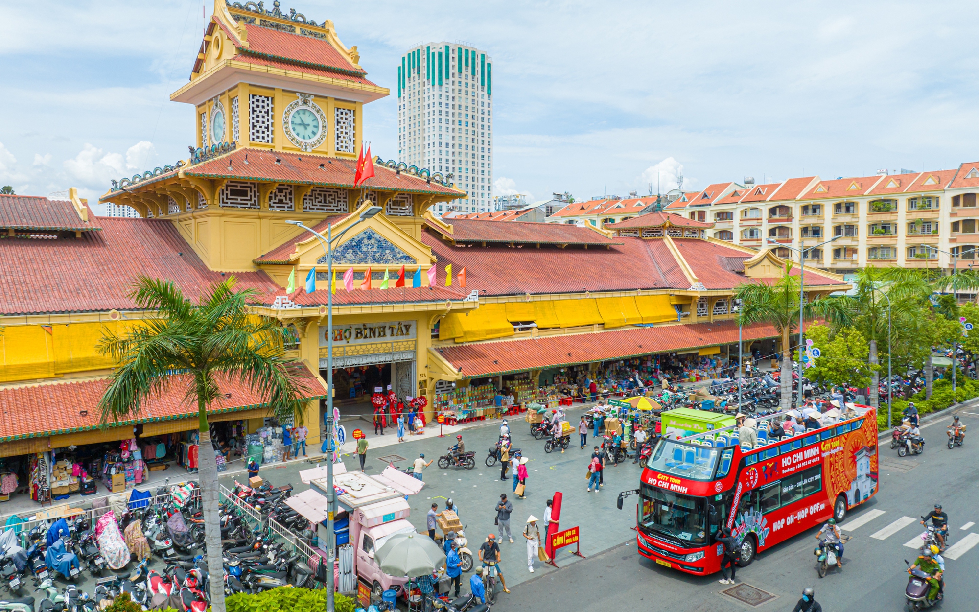 Tuyến bu&yacute;t hai tầng S&agrave;i G&ograve;n - Chợ Lớn h&uacute;t kh&aacute;ch ng&agrave;y đầu hoạt động