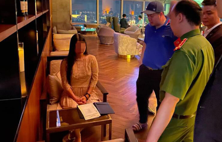 C&ocirc; g&aacute;i v&agrave;o nh&agrave; h&agrave;ng 5 sao d&ugrave;ng bill hơn 11 triệu đồng rồi "b&ugrave;ng tiền"- Ảnh 1.