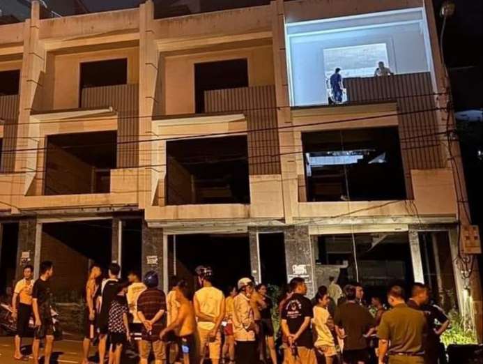 Thi thể người đ&agrave;n &ocirc;ng chết kh&ocirc; c&ugrave;ng tấm ảnh b&iacute; ẩn- Ảnh 1.