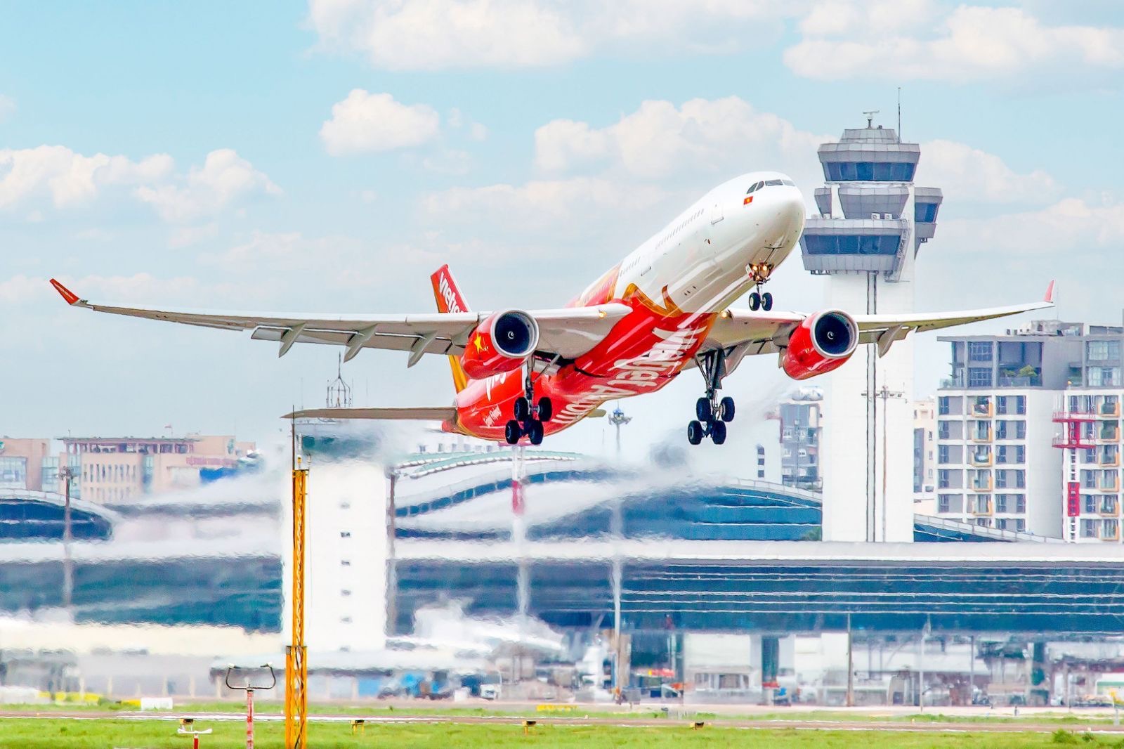 Vietjet được vinh danh h&atilde;ng h&agrave;ng kh&ocirc;ng si&ecirc;u tiết kiệm tốt nhất thế giới- Ảnh 1.