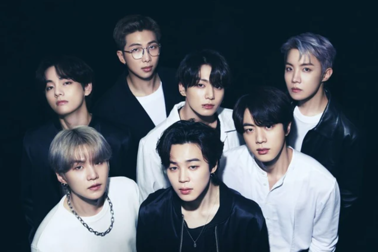 Fan cuồng gửi hàng trăm vòng hoa viếng đến trụ sở Tập đoàn HYBE để dằn mặt- Ảnh 5. Fan cuồng gửi hàng trăm vòng hoa viếng đến trụ sở Tập đoàn HYBE để dằn mặt- Ảnh 5.