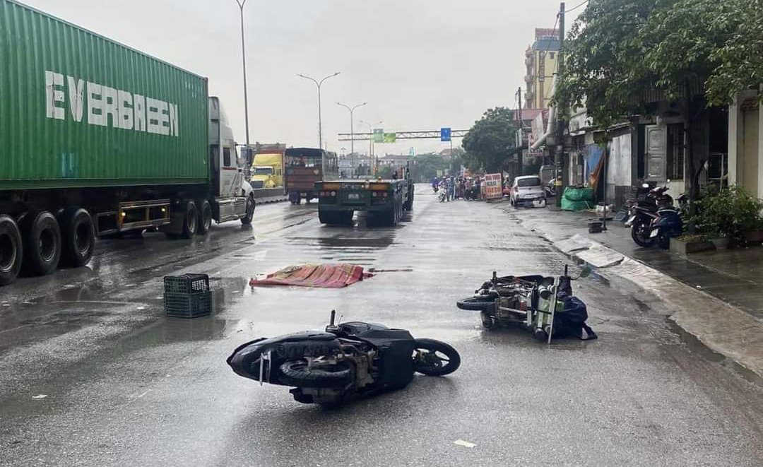 Hải Dương: Nam thanh ni&ecirc;n tử vong tại chỗ sau va chạm tr&ecirc;n quốc lộ 5- Ảnh 1.