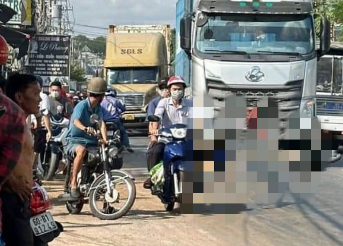 Đồng Nai: Va chạm với xe đầu k&eacute;o, người đi xe m&aacute;y tử vong tại chỗ- Ảnh 1.