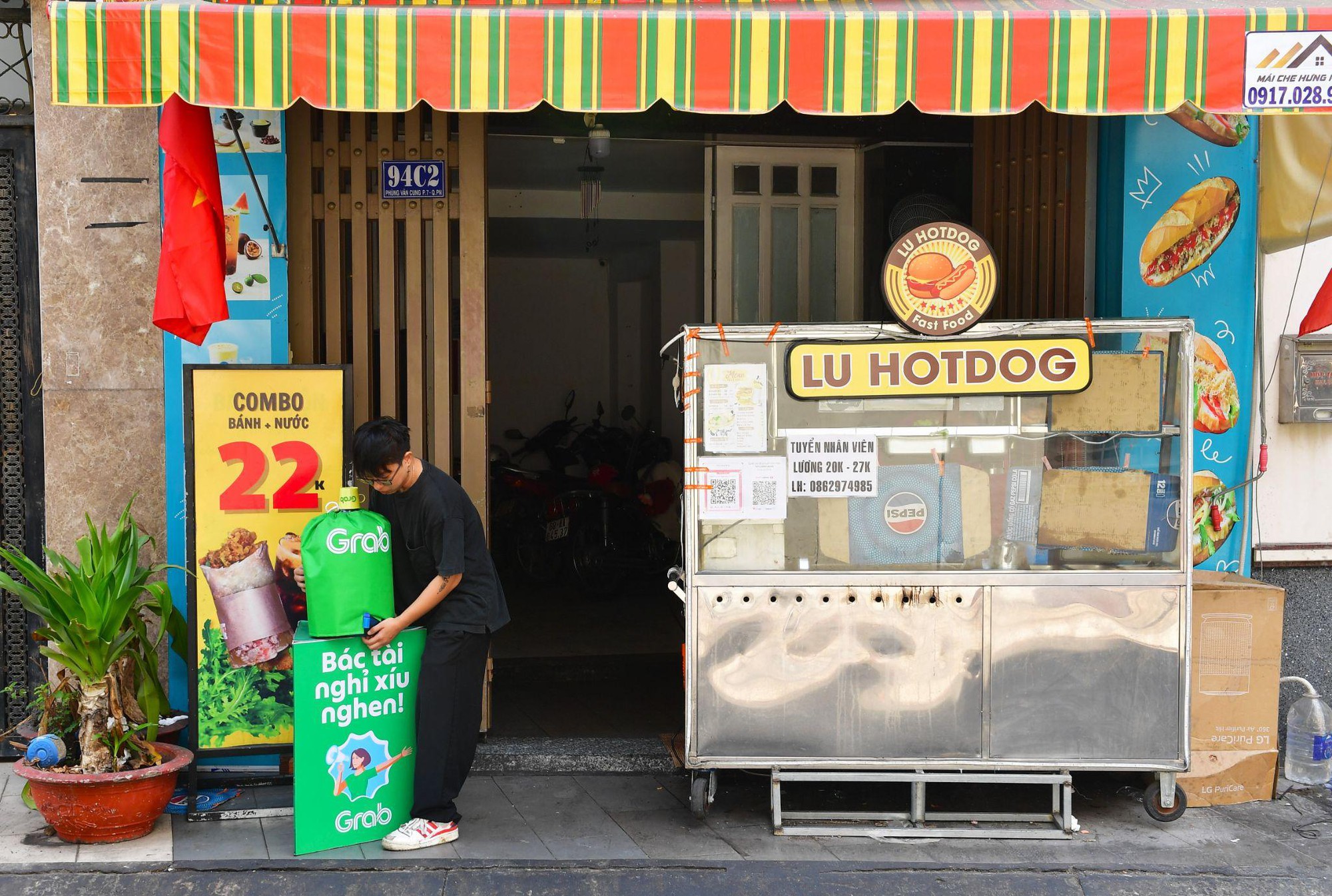 Grab tiếp nước t&agrave;i xế c&ocirc;ng nghệ m&ugrave;a nắng n&oacute;ng- Ảnh 1.