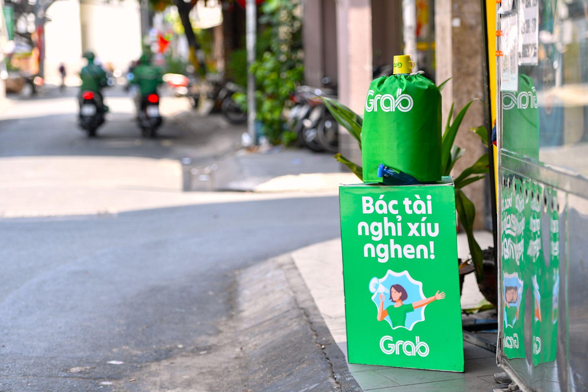 Grab tiếp nước t&agrave;i xế c&ocirc;ng nghệ m&ugrave;a nắng n&oacute;ng- Ảnh 5.