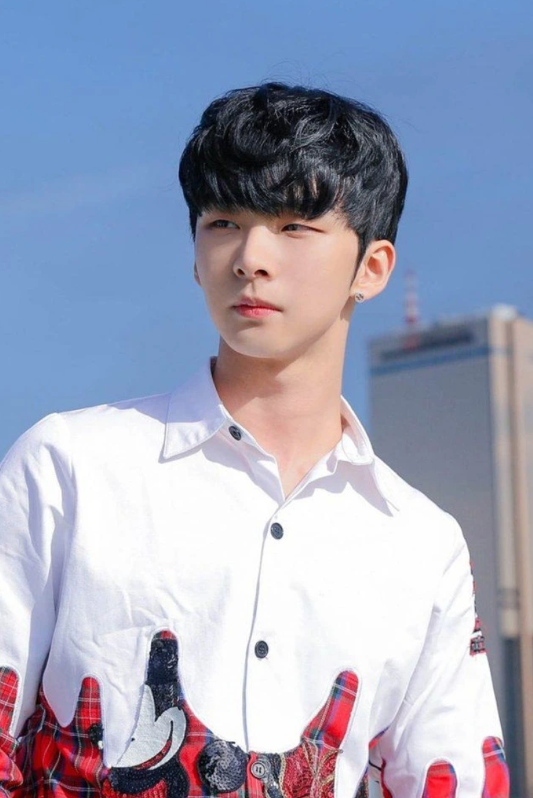 Th&ecirc;m một idol "ăn cơm t&ugrave;" v&igrave; b&ecirc; bối quay l&eacute;n cảnh "giường chiếu" với bạn g&aacute;i- Ảnh 1.