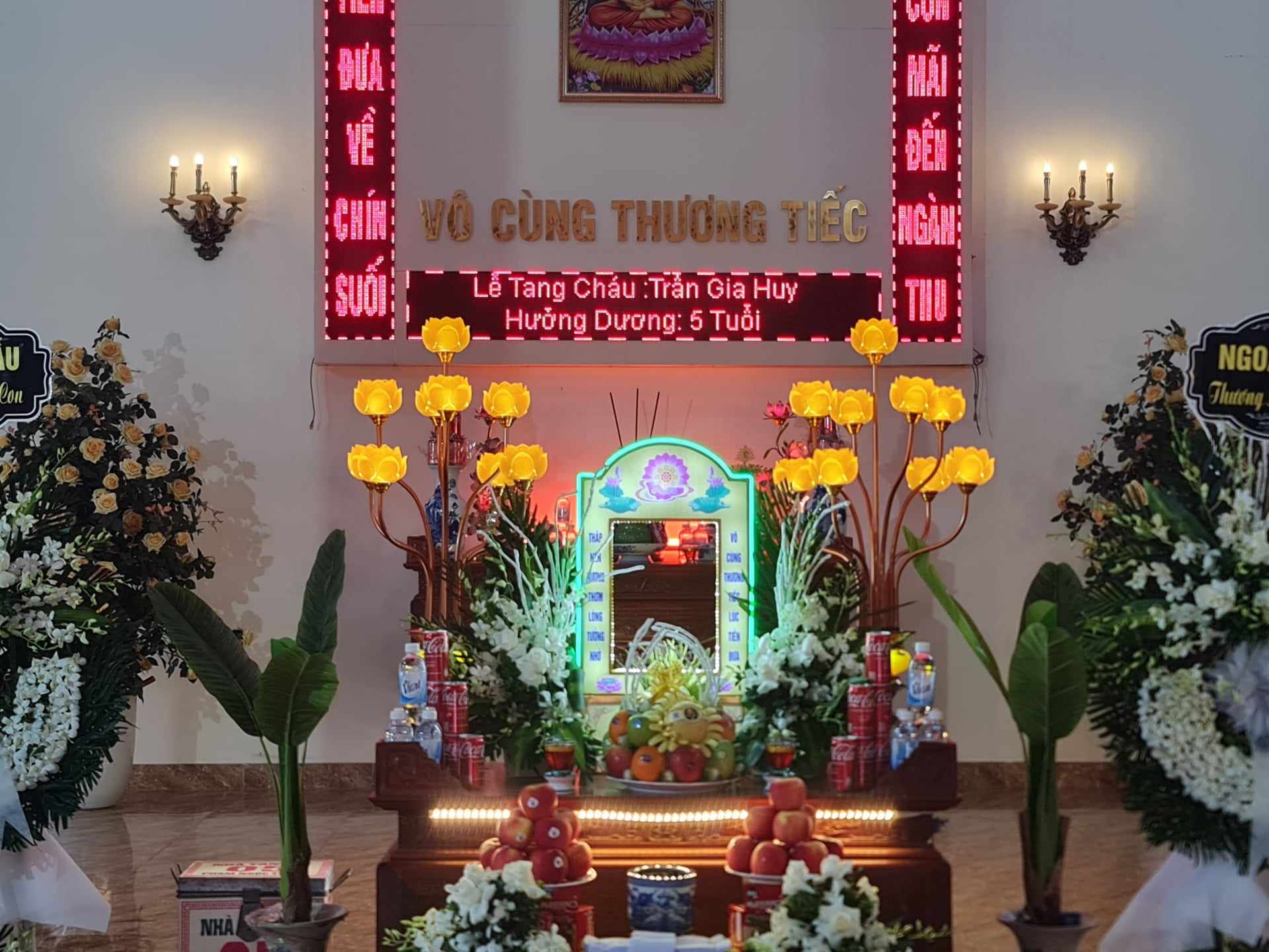 Bà ngoại bé 5 tuổi bị bỏ quên trên xe: "Cháu lên xe rất vui vì tưởng được dự lễ tổng kết"- Ảnh 2. Bà ngoại bé 5 tuổi bị bỏ quên trên xe: "Cháu lên xe rất vui vì tưởng được dự lễ tổng kết"- Ảnh 2.