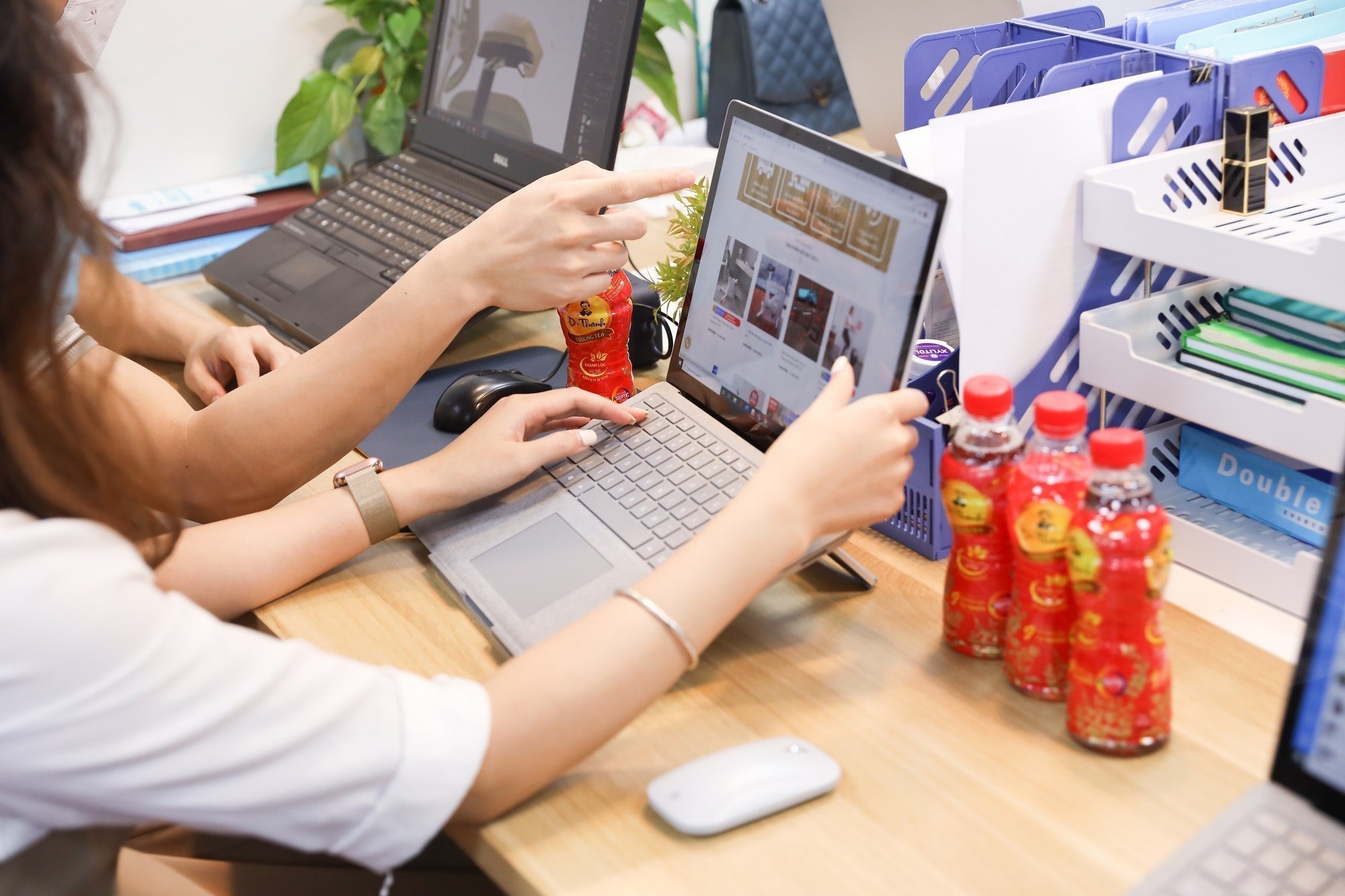 Uống gì để giữ cơ thể luôn tươi mát khi làm cú đêm?- Ảnh 1. Uống gì để giữ cơ thể luôn tươi mát khi làm cú đêm?- Ảnh 1.