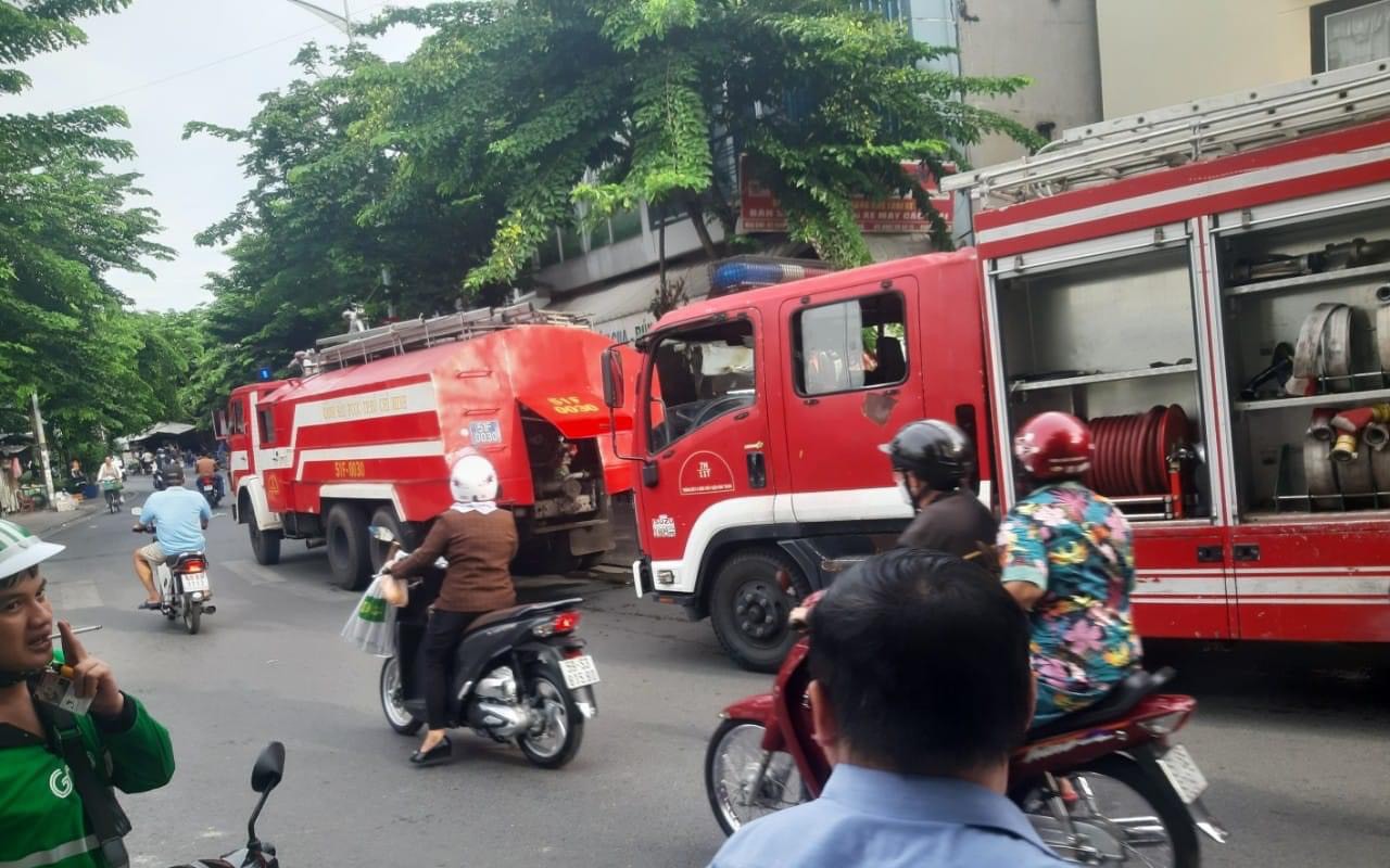 TP.HCM: Ch&aacute;y nh&agrave; trong hẻm, 1 người tử vong, 4 người bỏng nặng