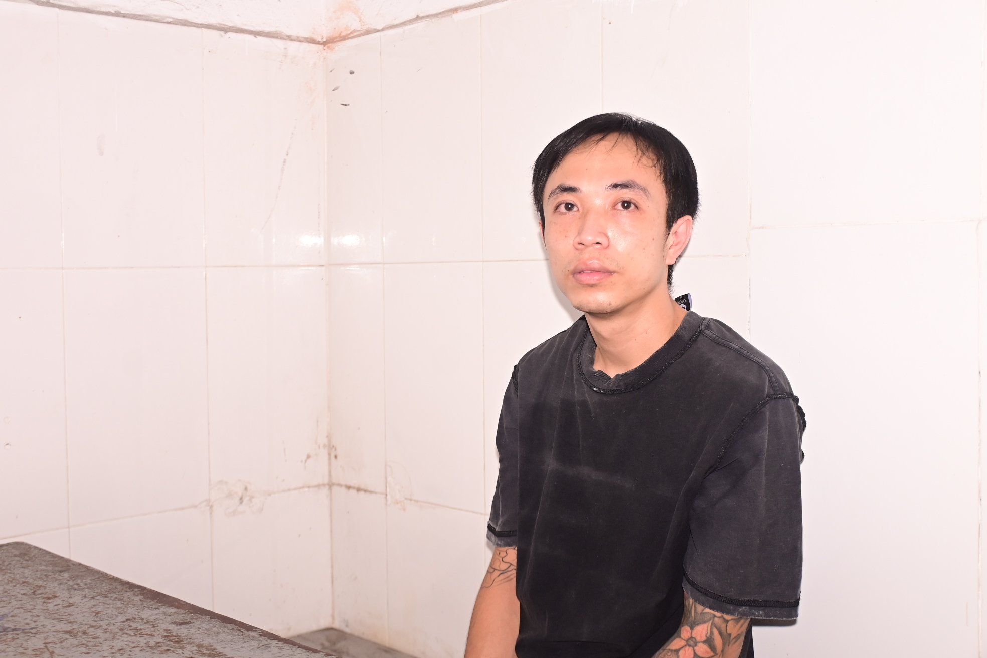 Bắt đối tượng xin đi nhờ để đưa cơm cho vợ rồi cướp xe m&aacute;y điện của học sinh- Ảnh 1.