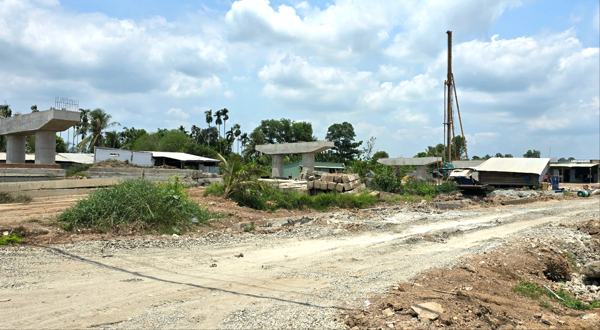 V&igrave; sao gi&aacute; bồi thường một số loại đất ở đường V&agrave;nh đai ph&iacute;a T&acirc;y Cần Thơ tăng 75 lần?- Ảnh 1.