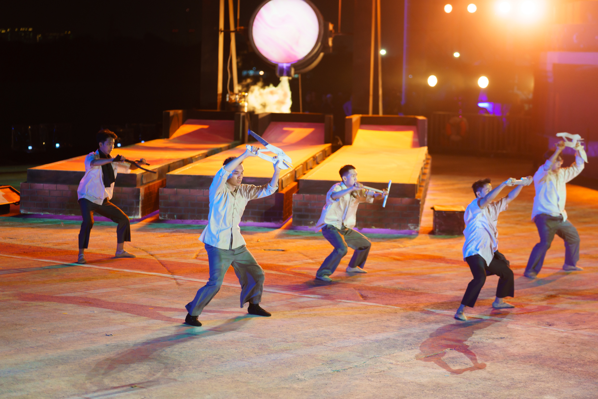 Hé lộ hình ảnh vở nhạc kịch Chuyến tàu huyền thoại trước giờ khai mạc- Ảnh 7. Hé lộ hình ảnh vở nhạc kịch Chuyến tàu huyền thoại trước giờ khai mạc- Ảnh 7.