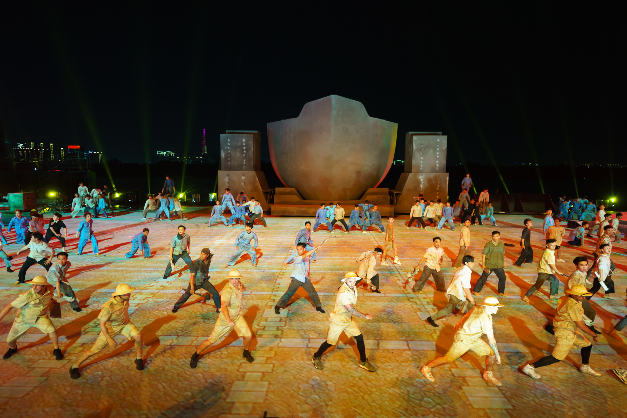 Hé lộ hình ảnh vở nhạc kịch Chuyến tàu huyền thoại trước giờ khai mạc- Ảnh 2. Hé lộ hình ảnh vở nhạc kịch Chuyến tàu huyền thoại trước giờ khai mạc- Ảnh 2.