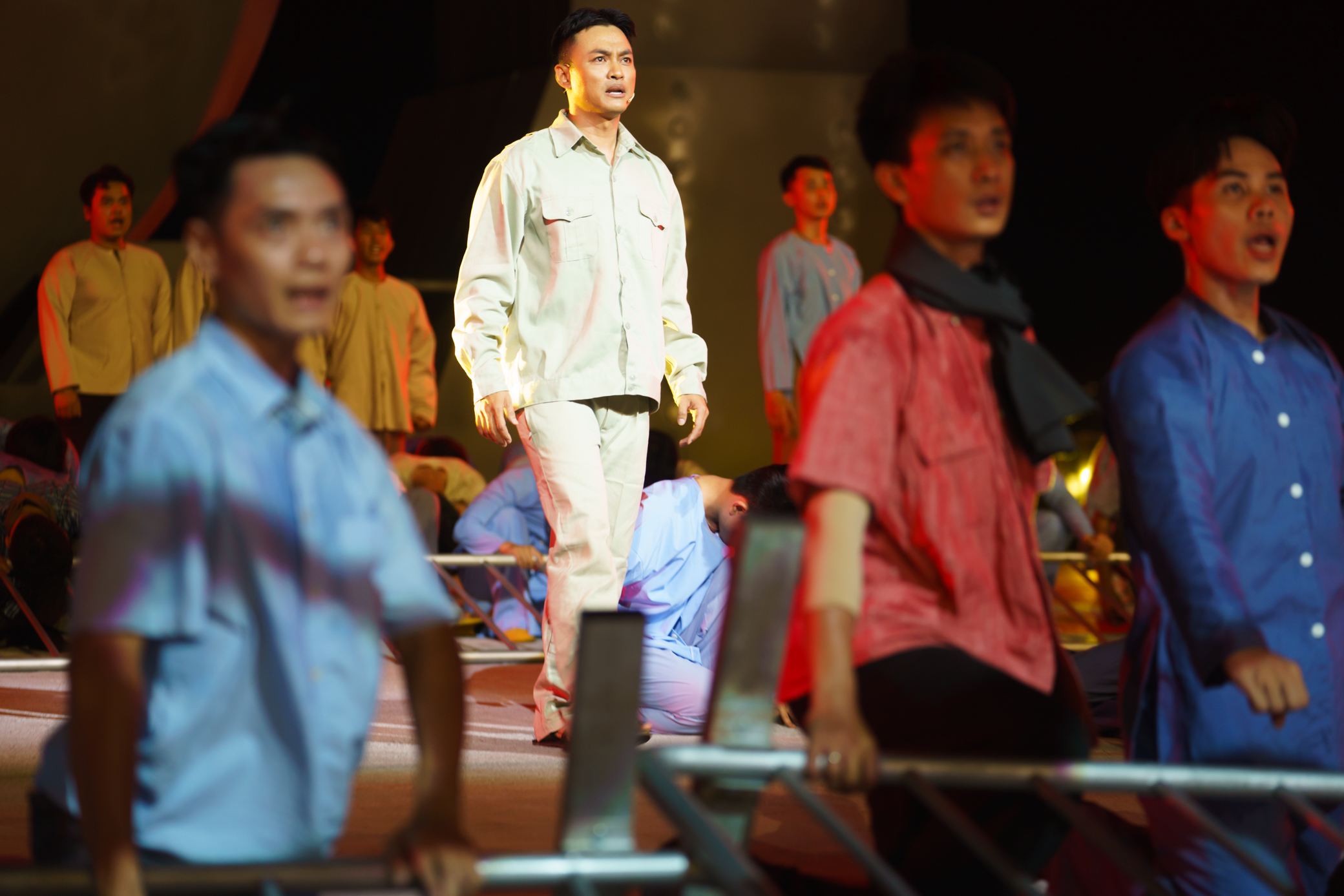 Hé lộ hình ảnh vở nhạc kịch Chuyến tàu huyền thoại trước giờ khai mạc- Ảnh 8. Hé lộ hình ảnh vở nhạc kịch Chuyến tàu huyền thoại trước giờ khai mạc- Ảnh 8.