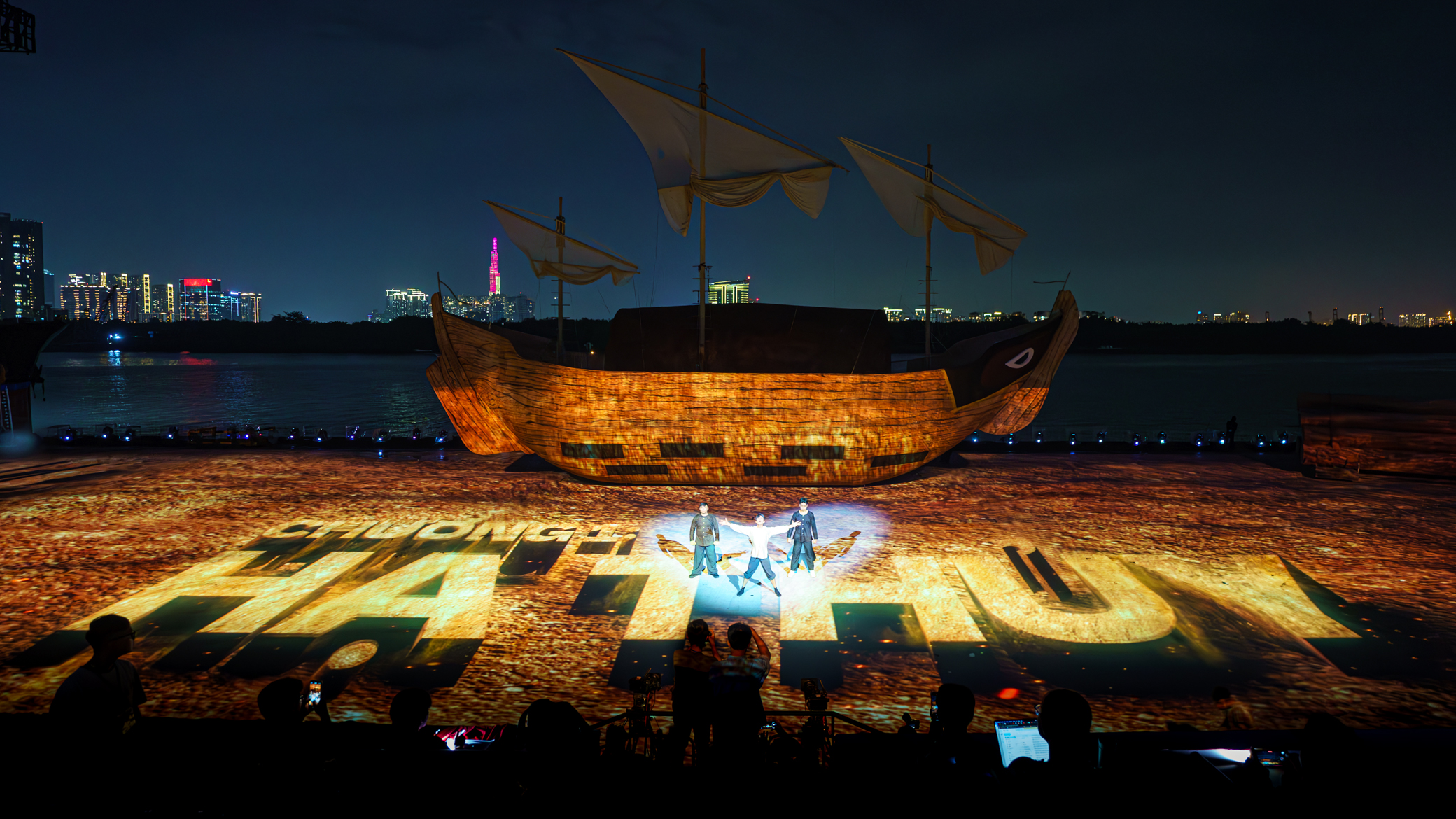 Hé lộ hình ảnh vở nhạc kịch Chuyến tàu huyền thoại trước giờ khai mạc- Ảnh 4. Hé lộ hình ảnh vở nhạc kịch Chuyến tàu huyền thoại trước giờ khai mạc- Ảnh 4.