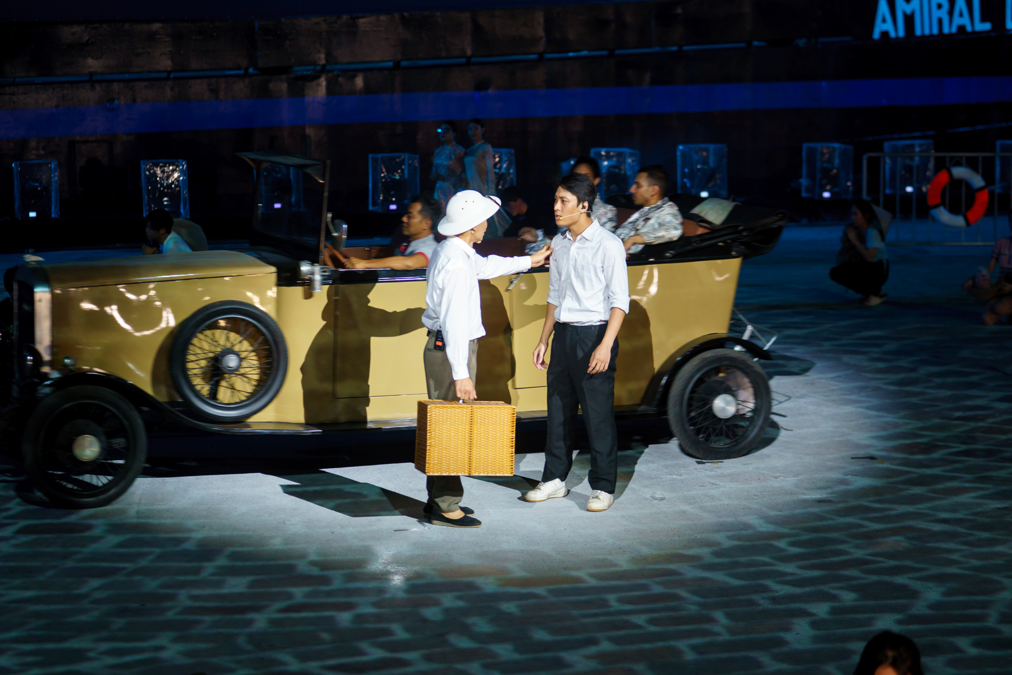 Hé lộ hình ảnh vở nhạc kịch Chuyến tàu huyền thoại trước giờ khai mạc- Ảnh 9. Hé lộ hình ảnh vở nhạc kịch Chuyến tàu huyền thoại trước giờ khai mạc- Ảnh 9.