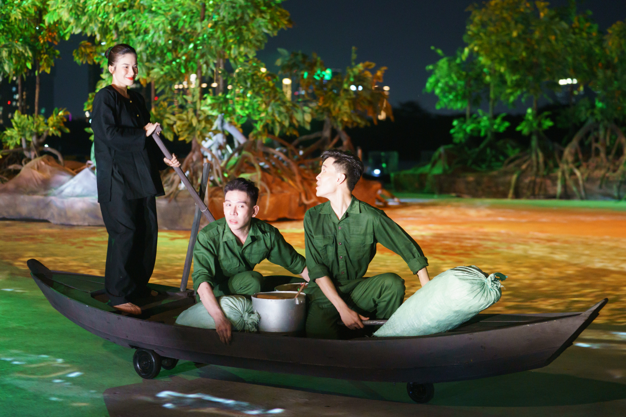 Hé lộ hình ảnh vở nhạc kịch Chuyến tàu huyền thoại trước giờ khai mạc- Ảnh 14. Hé lộ hình ảnh vở nhạc kịch Chuyến tàu huyền thoại trước giờ khai mạc- Ảnh 14.