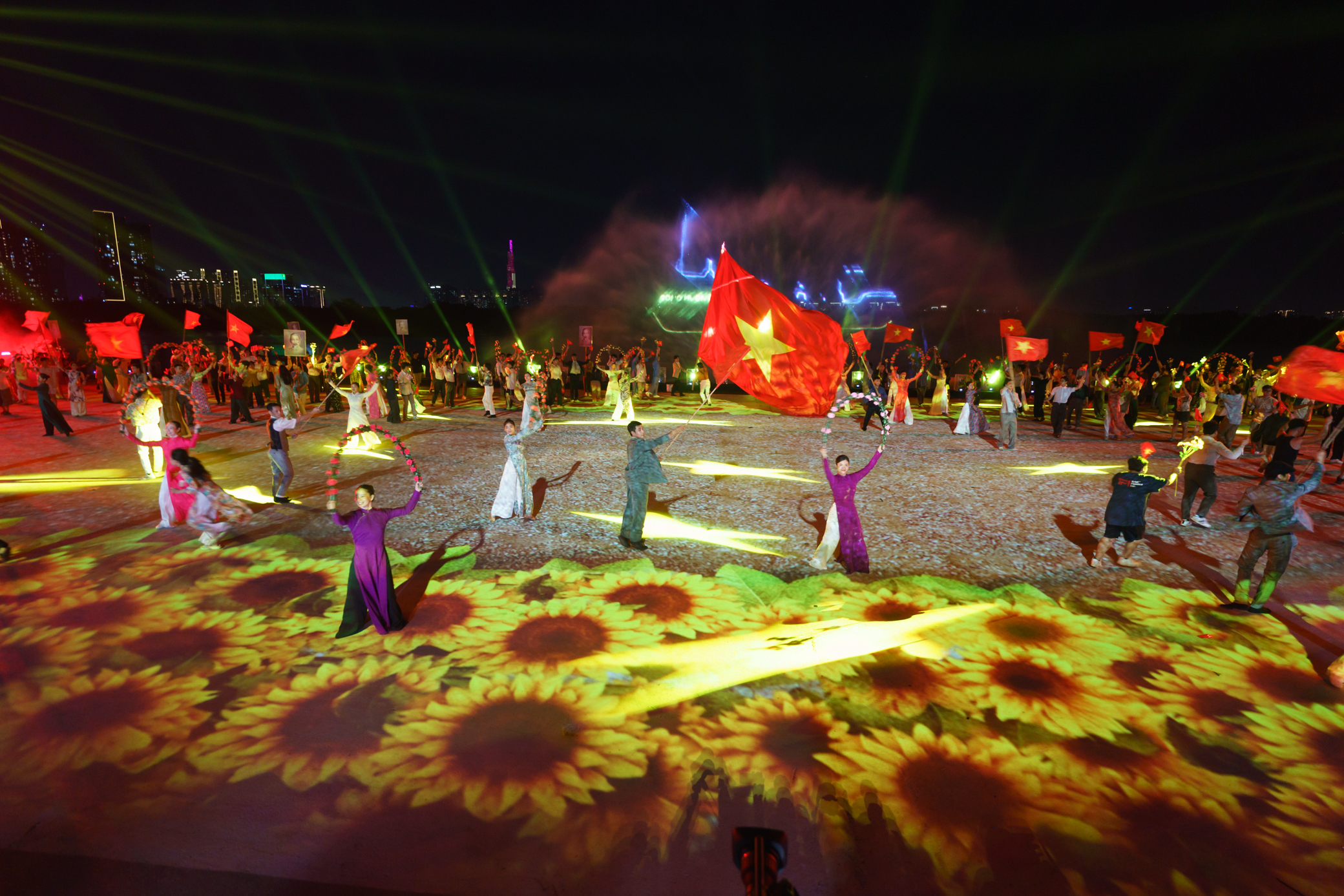 Hé lộ hình ảnh vở nhạc kịch Chuyến tàu huyền thoại trước giờ khai mạc- Ảnh 3. Hé lộ hình ảnh vở nhạc kịch Chuyến tàu huyền thoại trước giờ khai mạc- Ảnh 3.