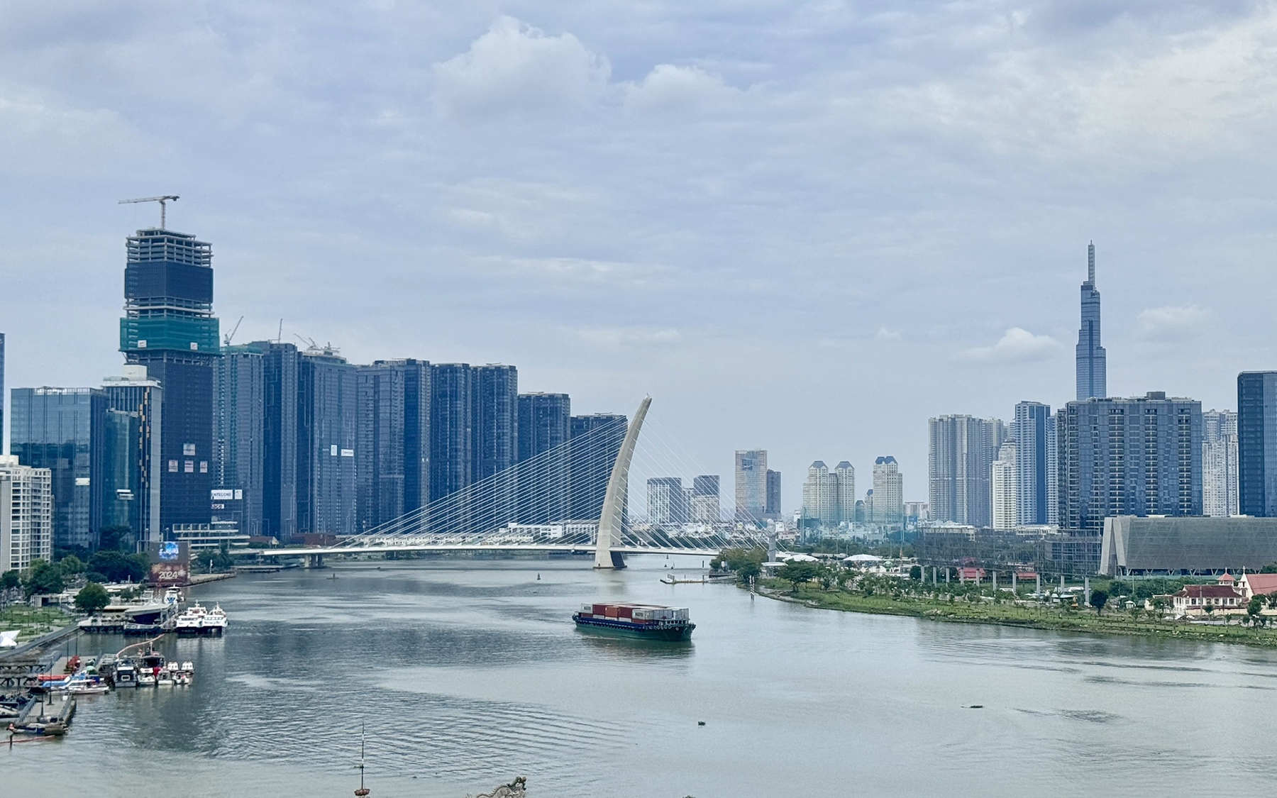 Sở KH&ĐT TP.HCM nói gì về đề xuất làm đường ven sông Sài Gòn của Sun Group?- Ảnh 4. Có nên xây đảo nổi giữa sông Sài Gòn?