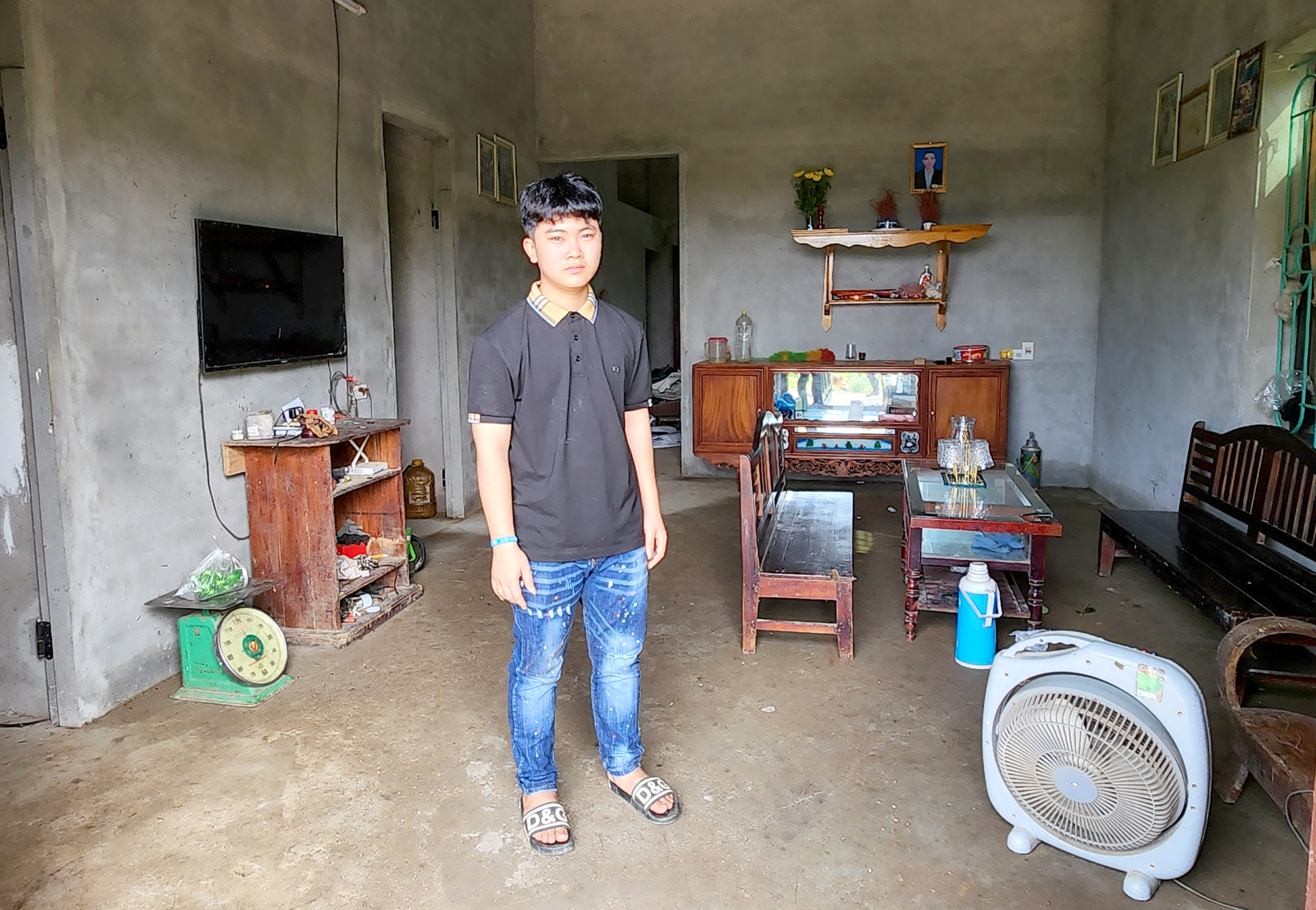 Cơ cực cậu b&eacute; gồng g&aacute;nh chăm mẹ bệnh, anh tai nạn- Ảnh 2.
