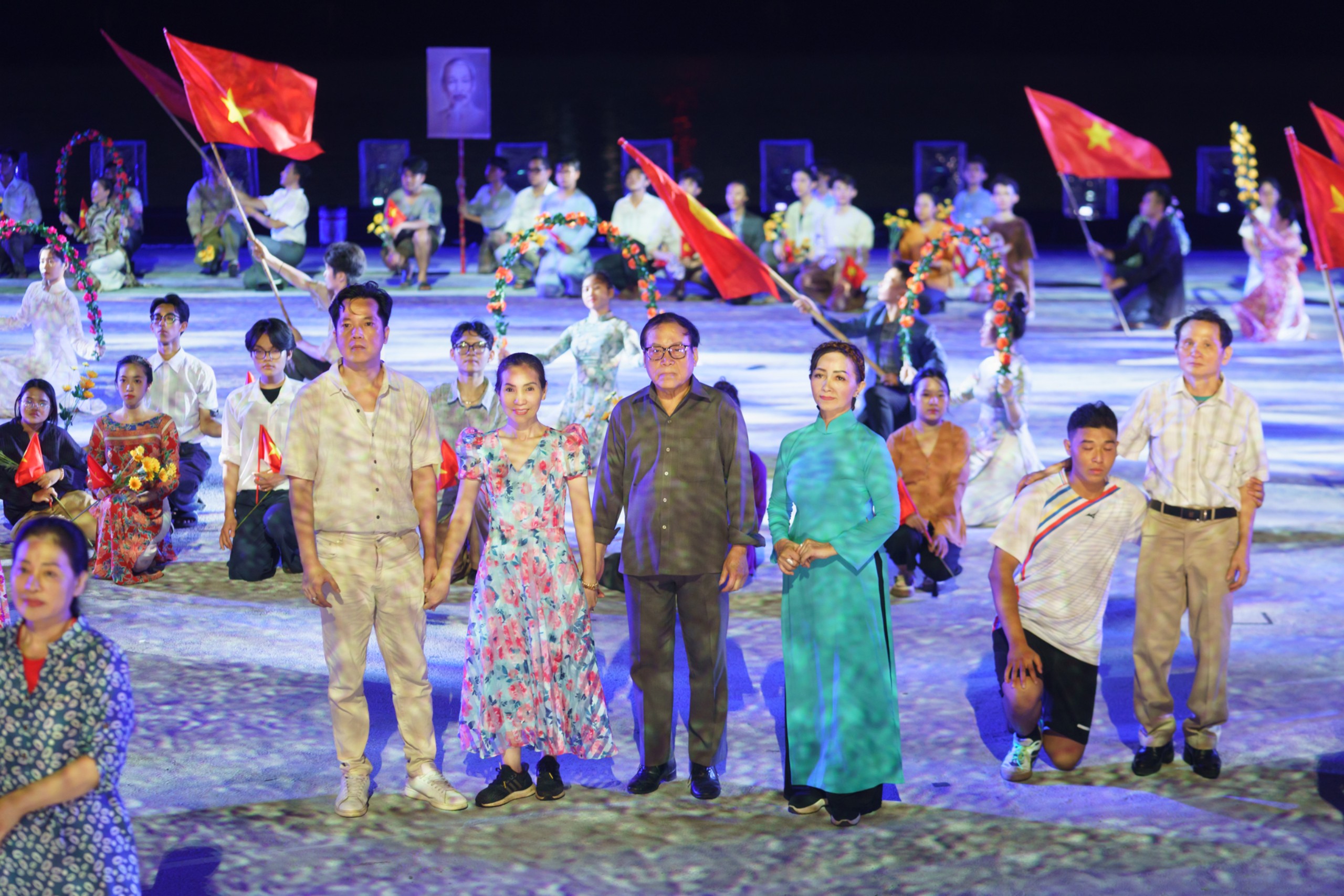 M&atilde;n nh&atilde;n chương tr&igrave;nh nghệ thuật "Chuyến t&agrave;u huyền thoại"- Ảnh 17.