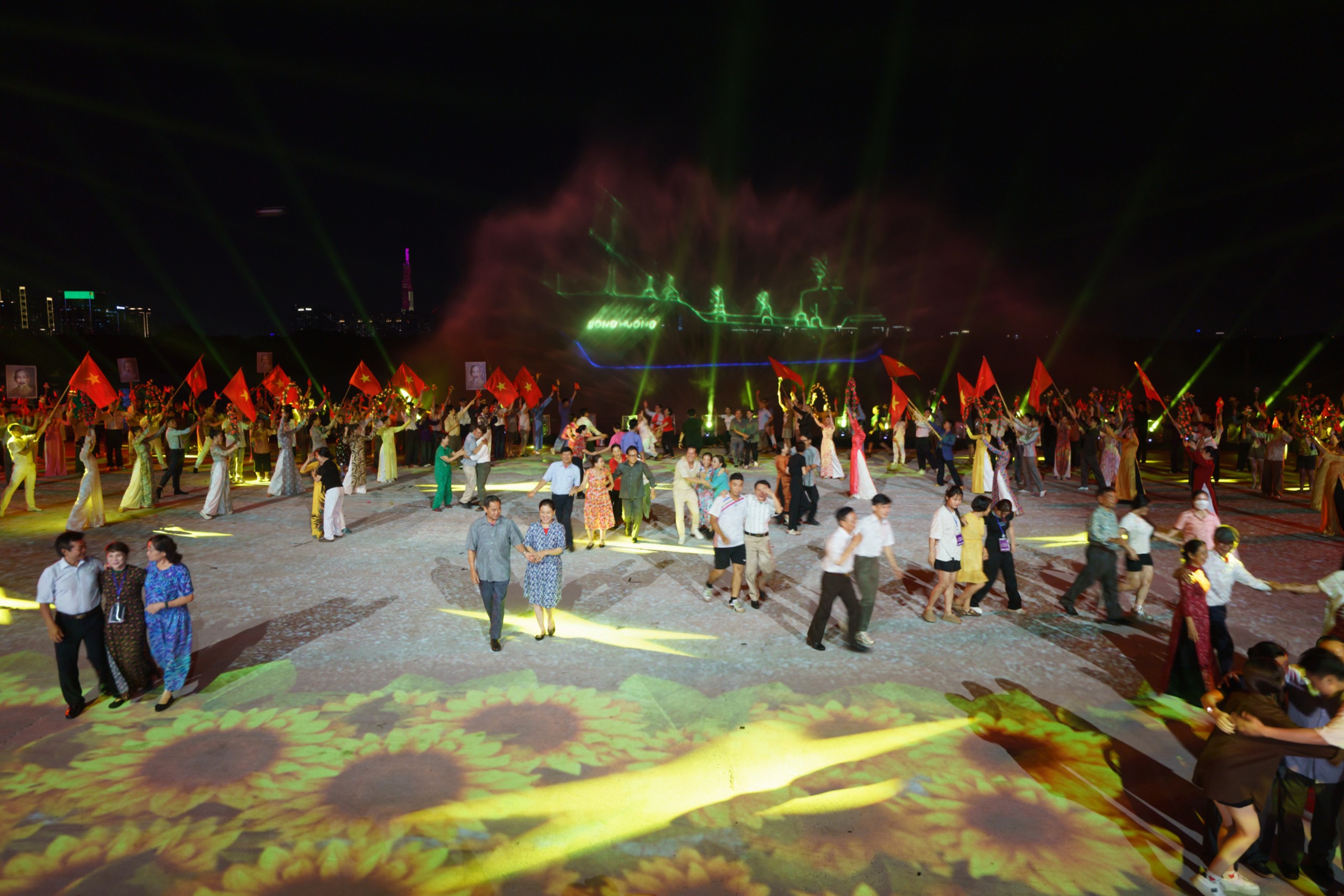 M&atilde;n nh&atilde;n chương tr&igrave;nh nghệ thuật "Chuyến t&agrave;u huyền thoại"- Ảnh 25.