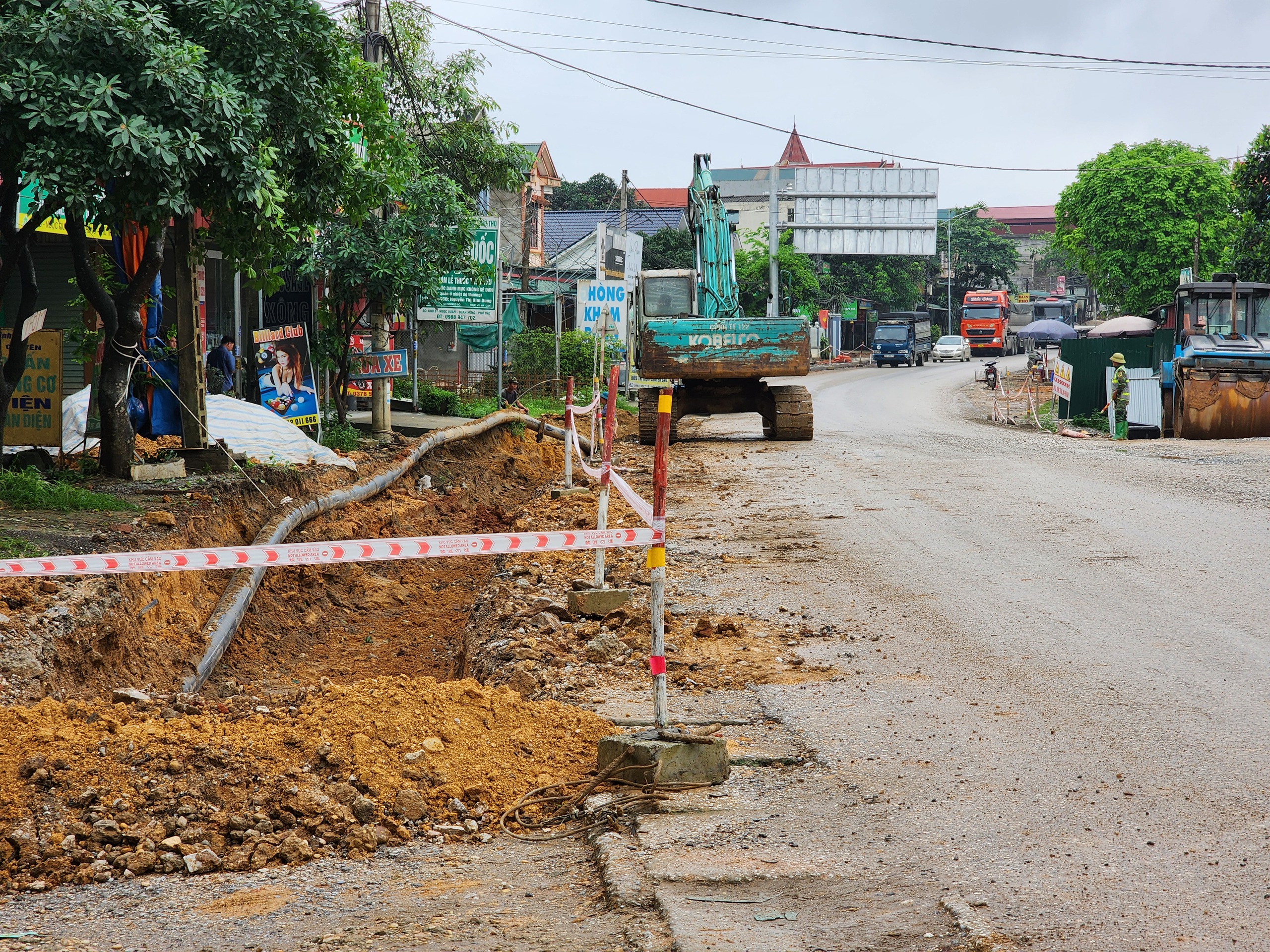 Phú Thọ: Dân khổ vì đường thi công lầy lội, nham nhở- Ảnh 7. Phú Thọ: Dân khổ vì đường thi công lầy lội, nham nhở- Ảnh 7.