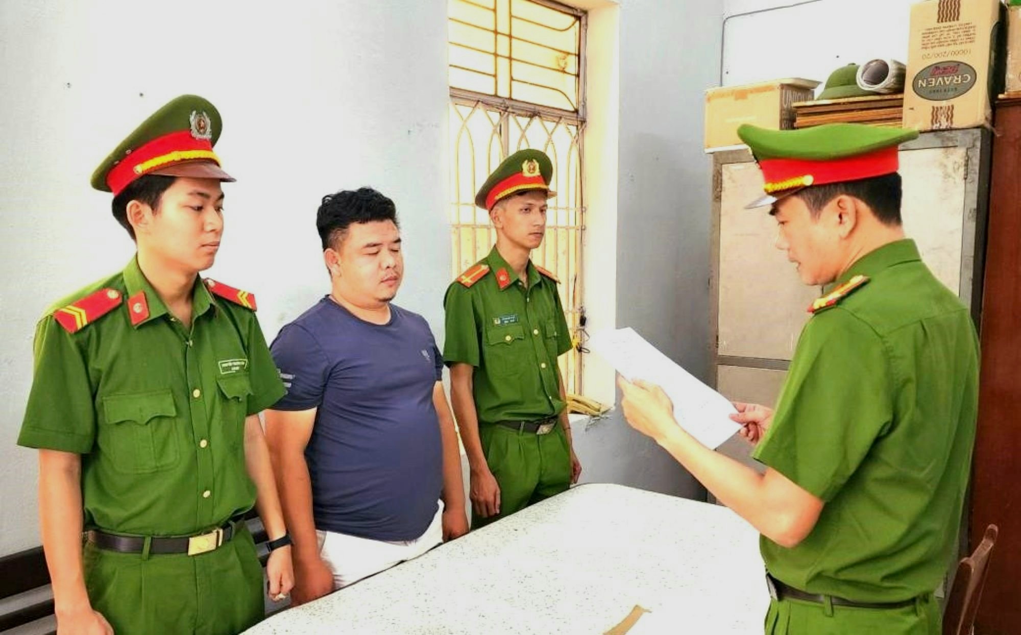 Lừa l&agrave;m giấy tờ xe, nam thanh ni&ecirc;n chiếm đoạt số tiền lớn- Ảnh 1.