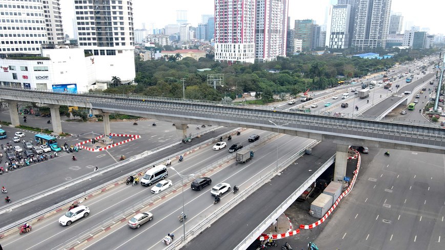 Phương tiện được đi l&ecirc;n cầu vượt th&eacute;p n&uacute;t giao Mai Dịch từ 6/5- Ảnh 1.