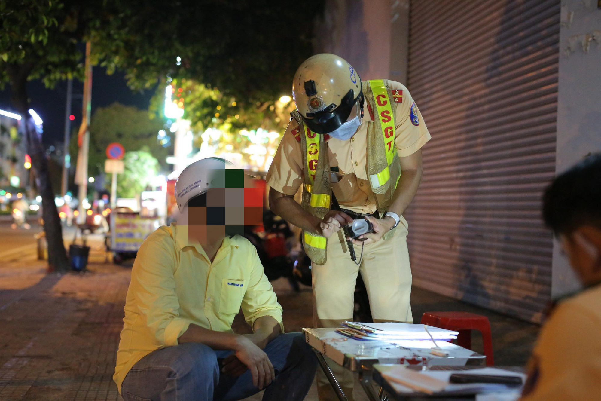 Uống 2 ly rượu thuốc bị phạt 7 triệu v&igrave; nồng độ cồn gấp đ&ocirc;i mức kịch khung- Ảnh 3.