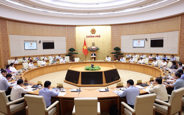 Thủ tướng: Kh&ocirc;ng tăng gi&aacute; v&agrave;o thời điểm tăng lương- Ảnh 2.