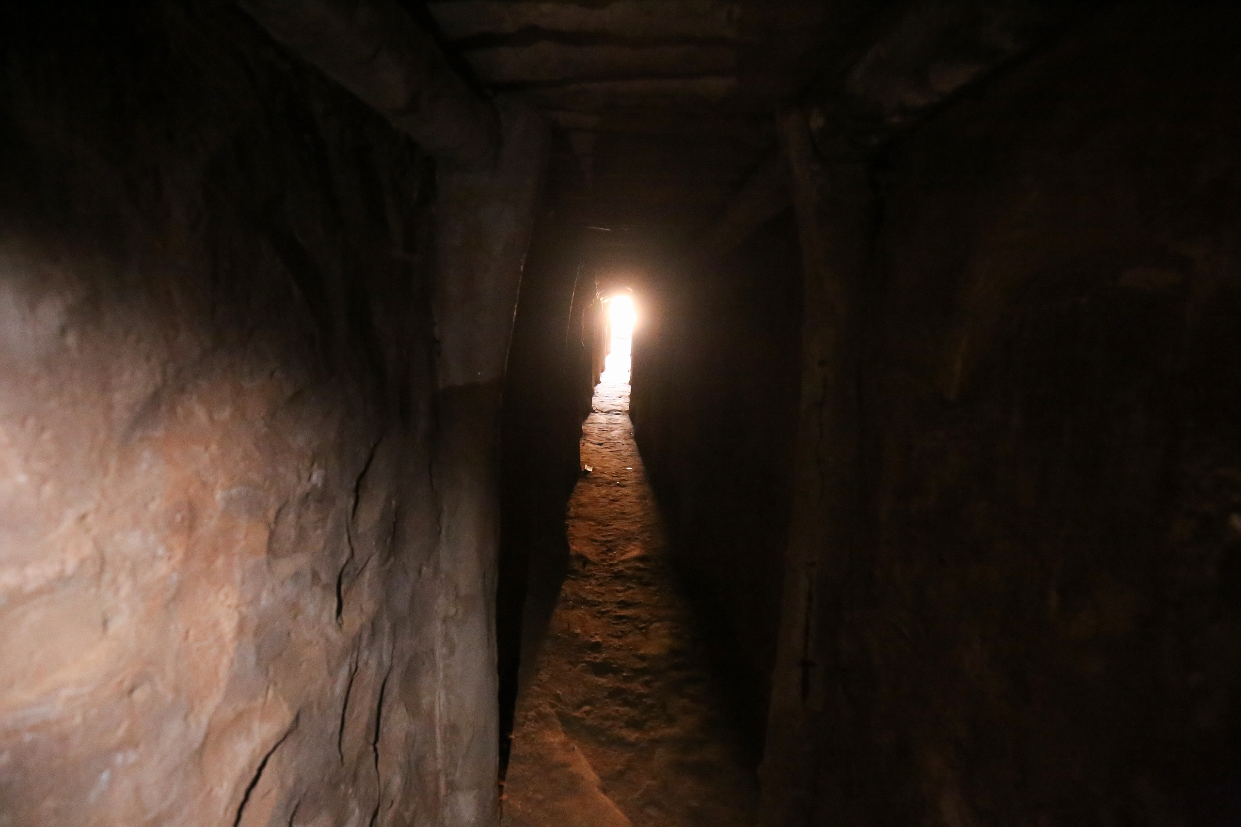 Du khách nườm nượp đổ về di tích đồi A1- Ảnh 15. Du khách nườm nượp đổ về di tích đồi A1- Ảnh 15.