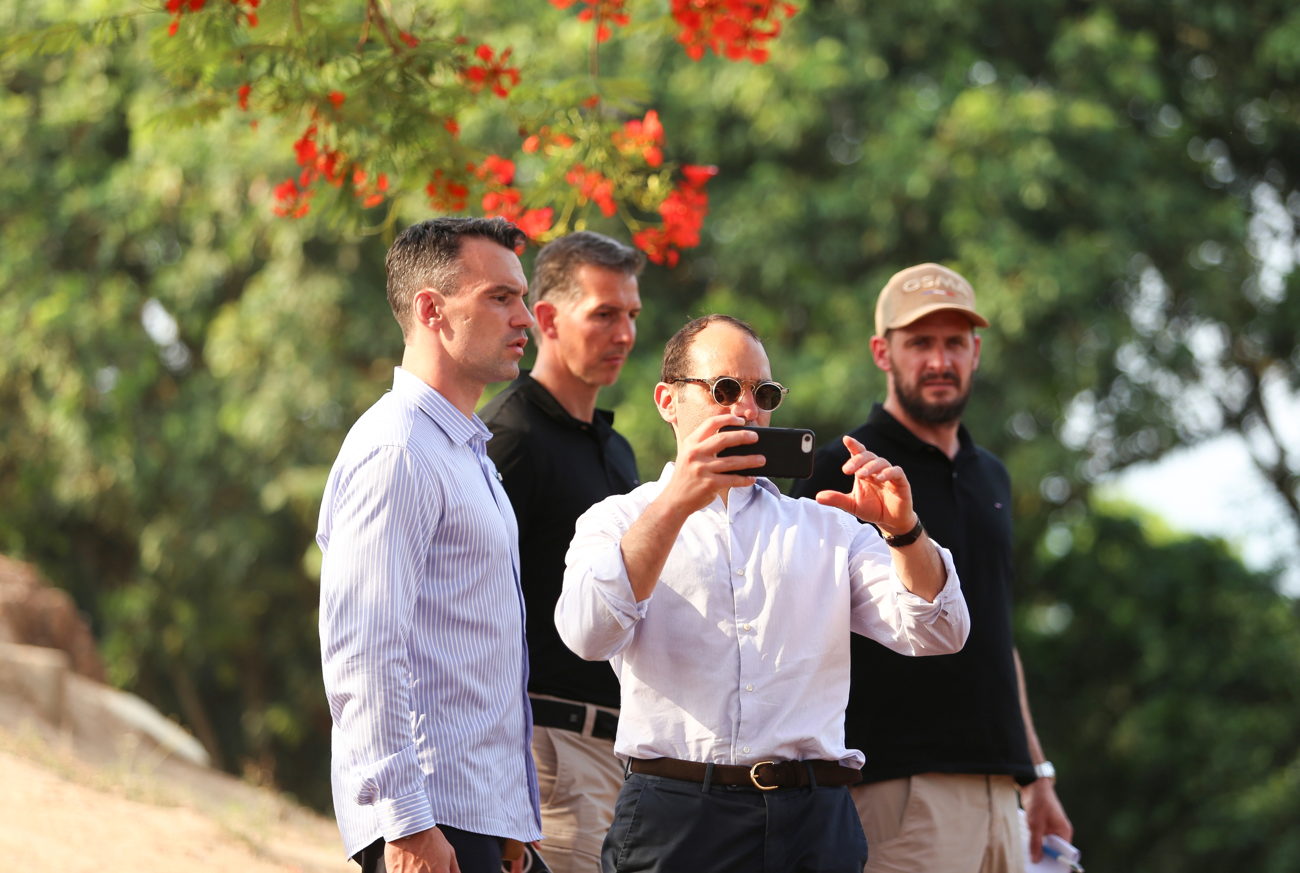 Du khách nườm nượp đổ về di tích đồi A1- Ảnh 8. Du khách nườm nượp đổ về di tích đồi A1- Ảnh 8.