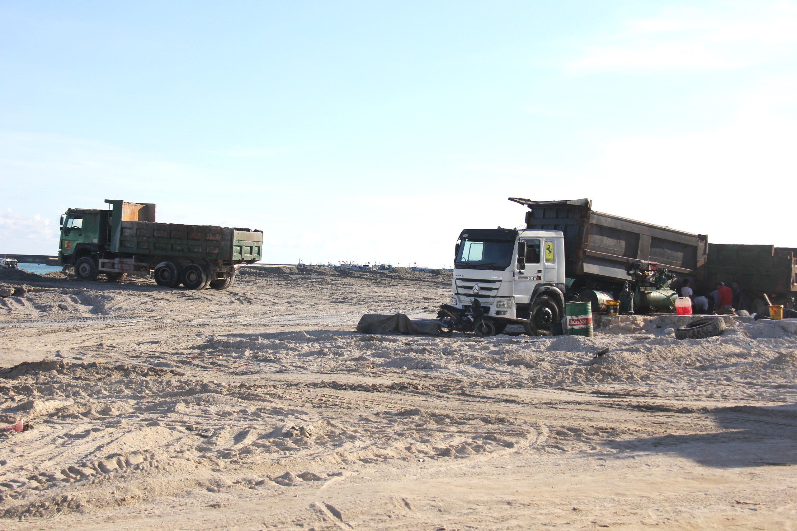 Cận cảnh đại c&ocirc;ng trường khu neo đậu tr&aacute;nh tr&uacute; b&atilde;o tr&ecirc;n đảo Ph&uacute; Qu&yacute;- Ảnh 5.