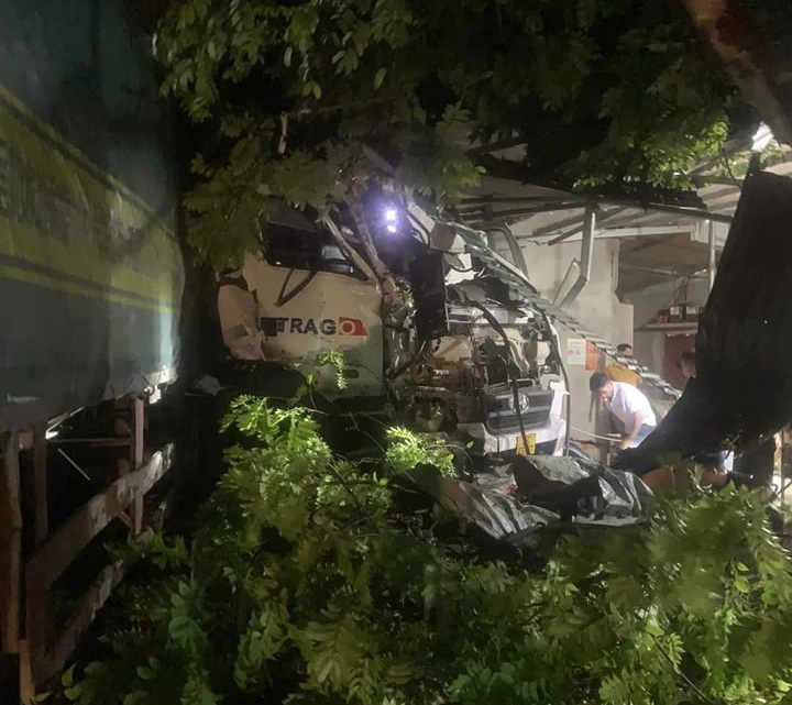 Bắt giữ khẩn cấp l&aacute;i xe đầu k&eacute;o c&oacute; nồng độ cồn kịch khung g&acirc;y tai nạn chết người ở Sơn La- Ảnh 2.