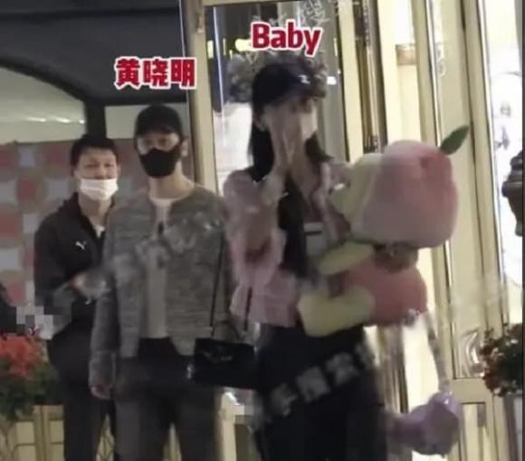 Vừa xuất hiện b&ecirc;n Huỳnh Hiểu Minh, Angelababy đ&atilde; vướng tin đồn c&oacute; t&igrave;nh mới- Ảnh 1.