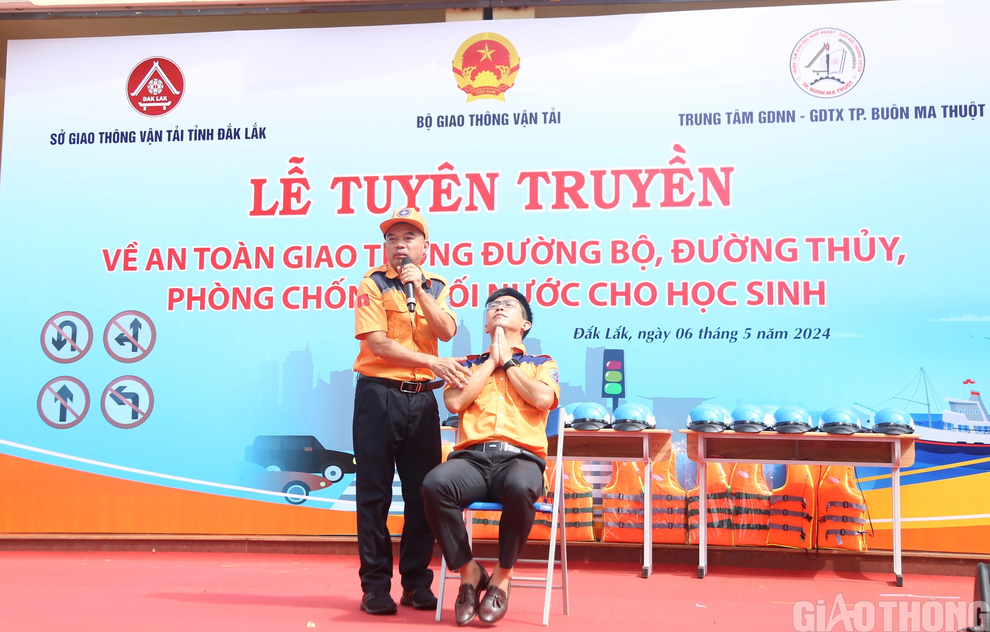 Trang bị kiến thức sơ cứu, cấp cứu do tai nạn cho học sinh ở Đắk Lắk- Ảnh 5.