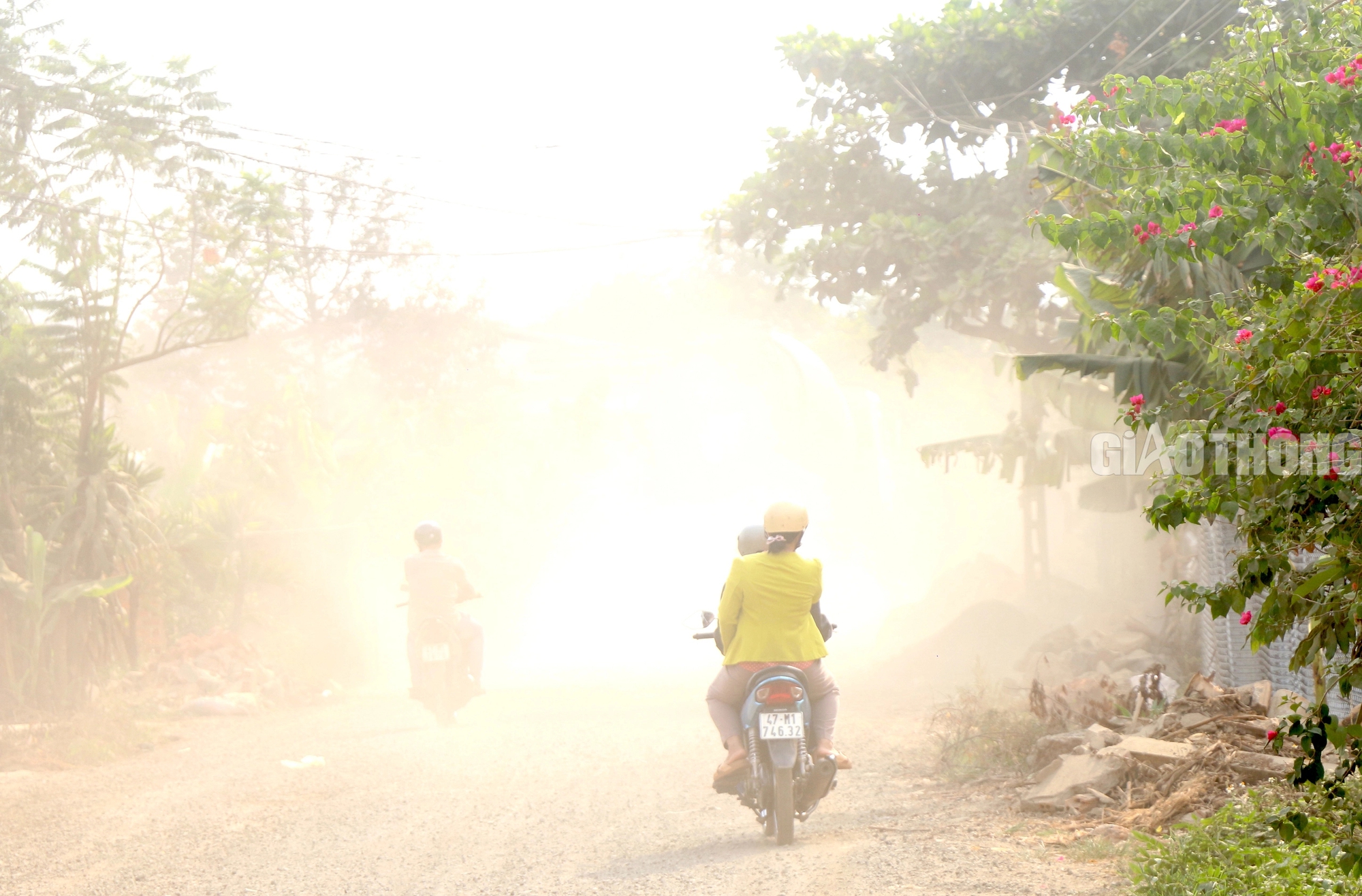 Kr&ocirc;ng Pắk (Đắk Lắk): D&acirc;n khốn khổ v&igrave; bụi, n&iacute;n thở mỗi khi đi đường- Ảnh 3.