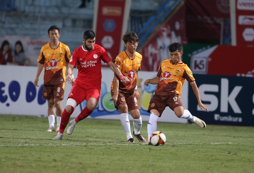 Ngạc nhi&ecirc;n đội b&oacute;ng đang c&oacute; chuỗi bất bại d&agrave;i nhất V-League- Ảnh 1.