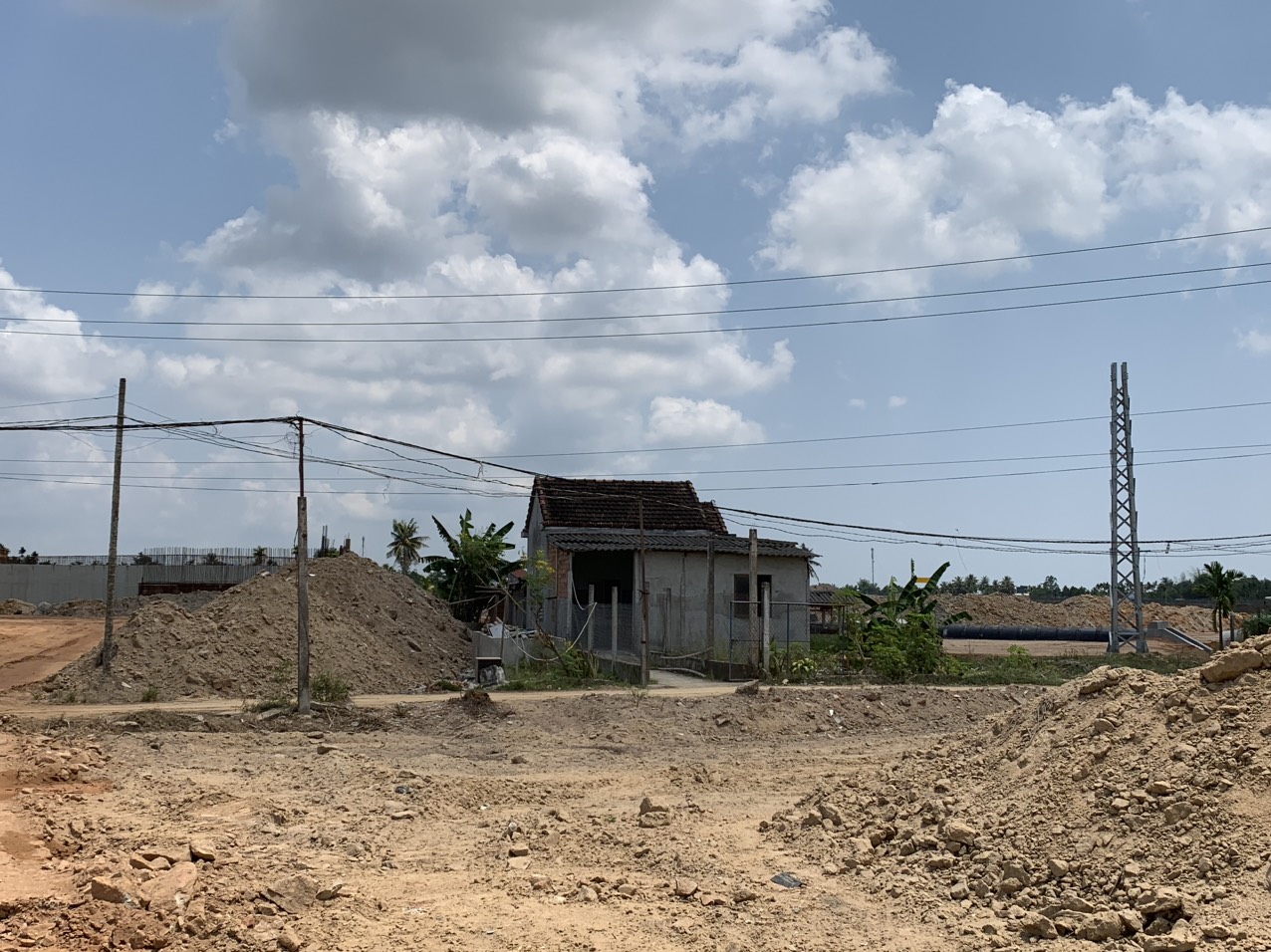 Cao tốc Quảng Ng&atilde;i - Ho&agrave;i Nhơn: Mặt bằng chưa th&ocirc;ng, đất đắp vẫn thiếu- Ảnh 3.