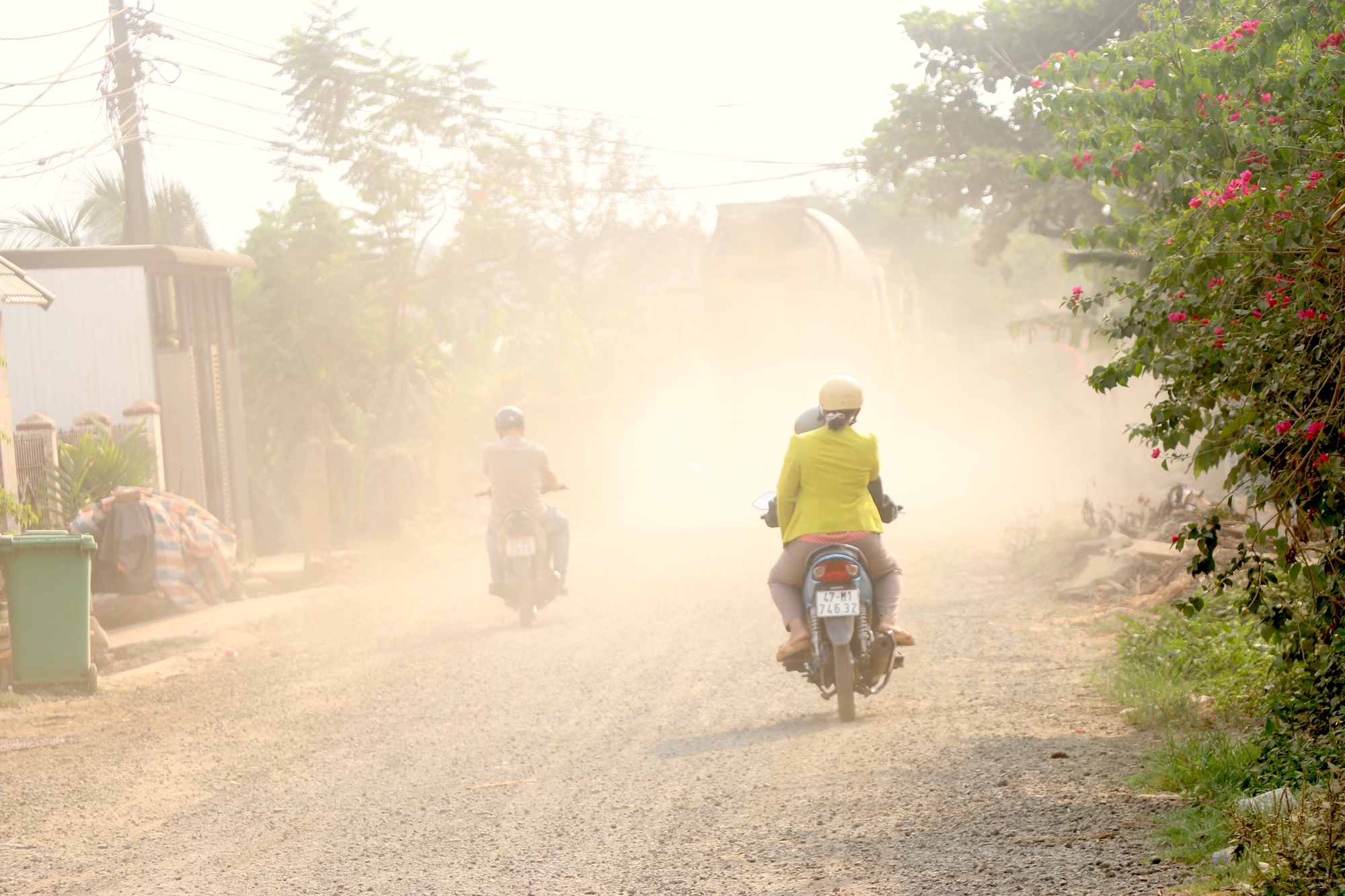 Lập hồ sơ n&acirc;ng cấp tuyến đường "b&atilde;o bụi" sau phản &aacute;nh của B&aacute;o Giao th&ocirc;ng- Ảnh 1.