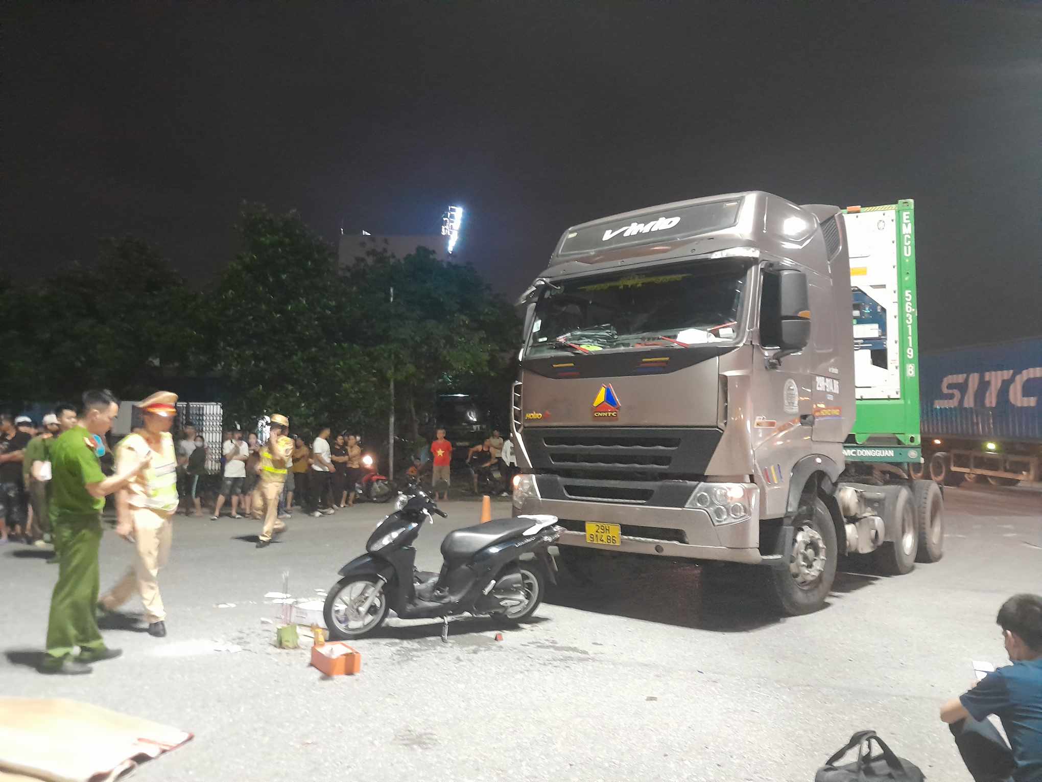 Nữ c&ocirc;ng nh&acirc;n tử vong tr&ecirc;n đường đi l&agrave;m về, để lại 2 con nhỏ mồ c&ocirc;i- Ảnh 1.