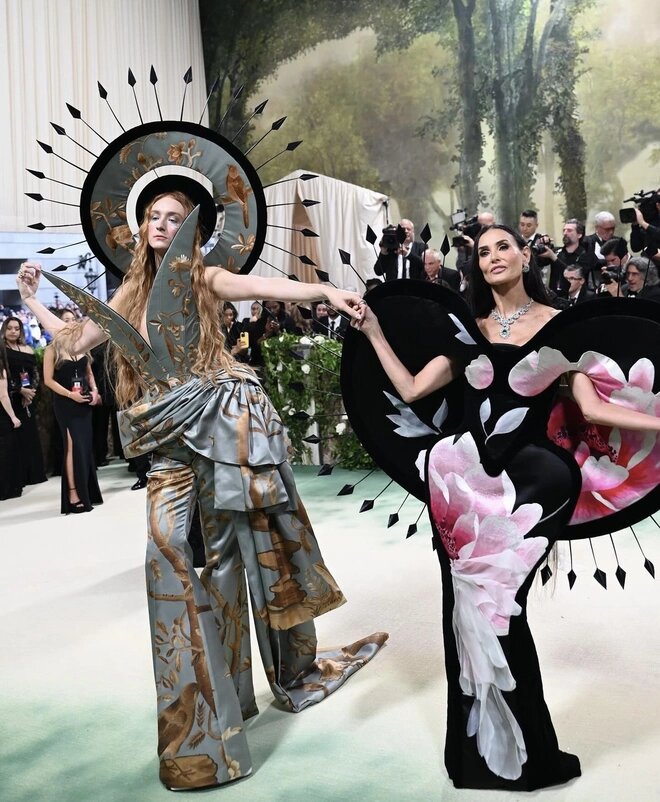 Met Gala 2024: Jennie (Blackpink), Zendaya gây sốt trên thảm đỏ- Ảnh 15. Met Gala 2024: Jennie (Blackpink), Zendaya gây sốt trên thảm đỏ- Ảnh 15.