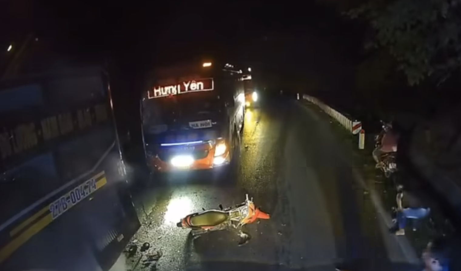 Truy nguy&ecirc;n nh&acirc;n li&ecirc;n tiếp ch&aacute;y xe kh&aacute;ch- Ảnh 2.